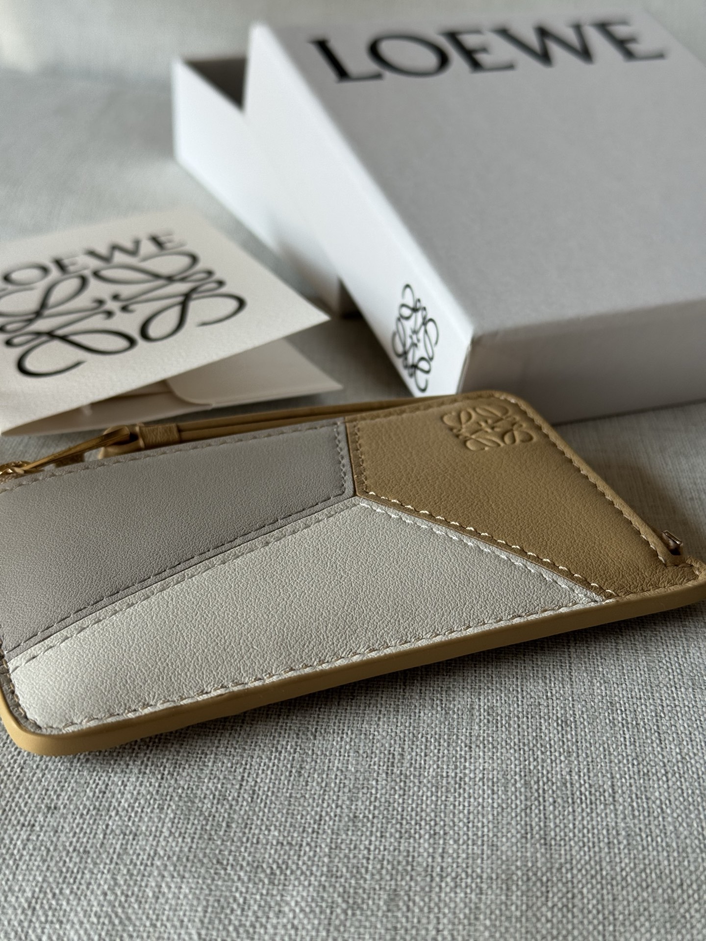 Loewe Classic Cowhide Leather Puzzle Coin Card Holder A03-1 0.150 Height 7.5 cm Width 13 cm Depth 1 cm