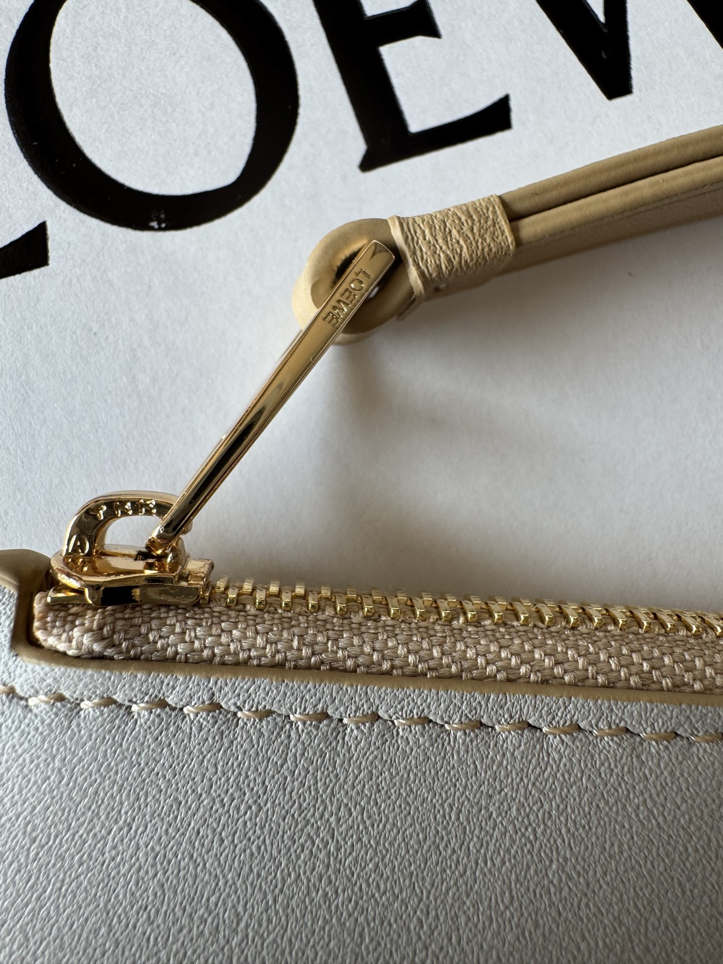 Loewe Classic Cowhide Leather Puzzle Coin Card Holder A03-1 0.150 Height 7.5 cm Width 13 cm Depth 1 cm