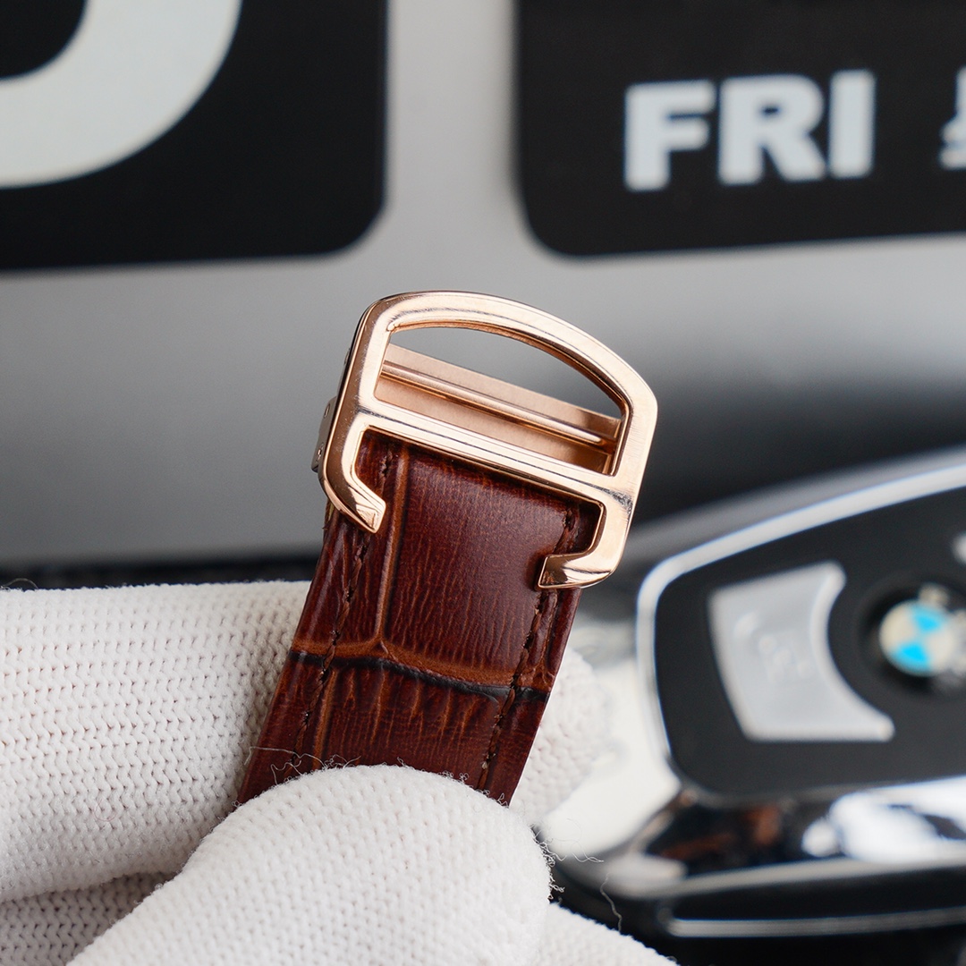 Cartier Tank  Automatic 34mm × 44mm – Cal.1904MC Movement with Curved Sapphire Crystal and Premium Calfskin Strap