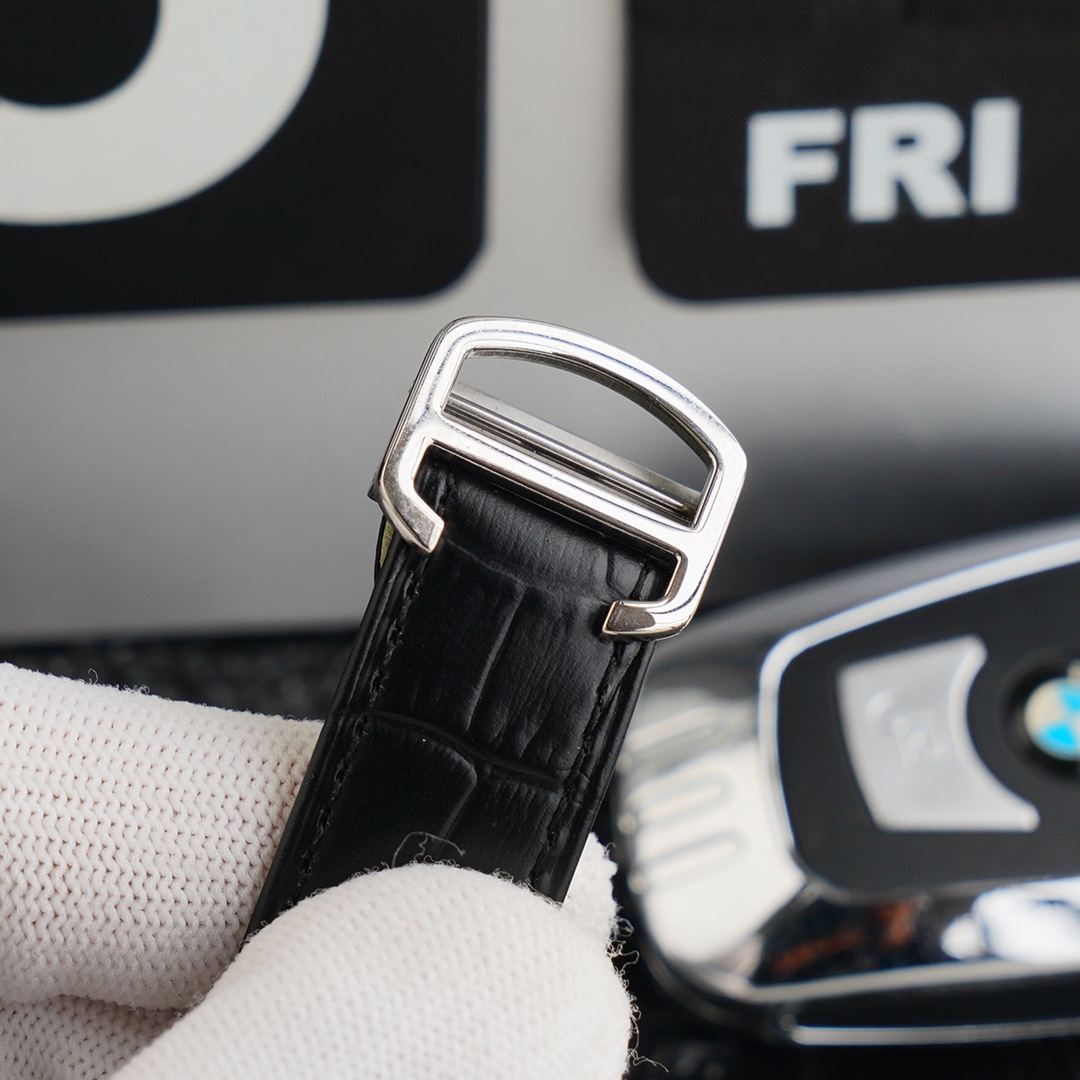 Cartier Tank  Automatic 34mm × 44mm – Cal.1904MC Movement with Arched Sapphire Crystal and Full-Grain Calfskin Strap