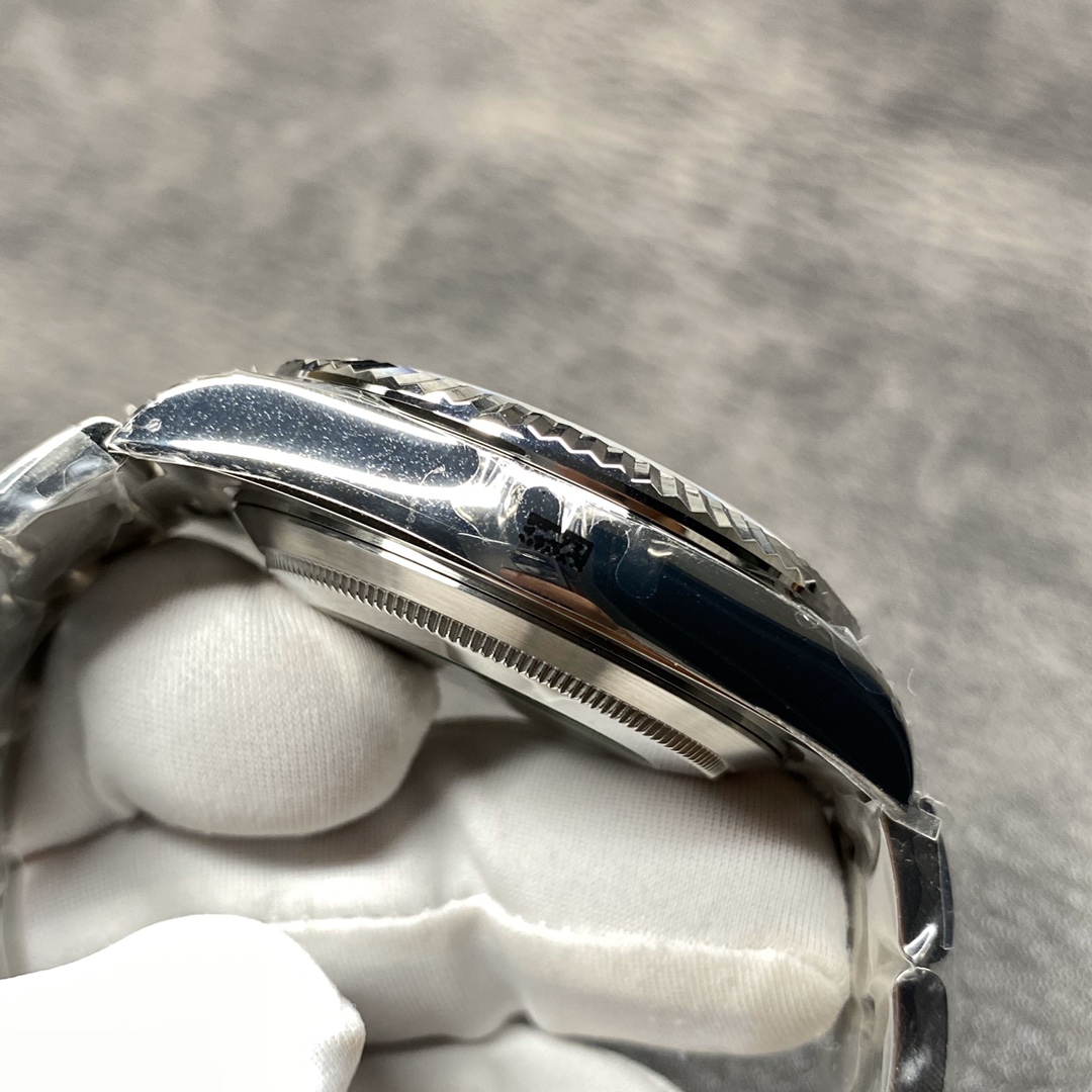 Rolex Sky-Dweller 42mm｜Caliber 9001 Ring Command Fluted Bezel Scratch-resistant Sapphire Crystal Sunburst Dial Oyster Steel Three-piece Link Bracelet Annual Calendar Dual Time Zone