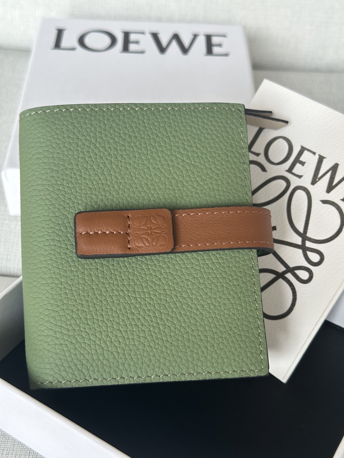 LOEWE X 2 0.260 Weight 0.12 kg Height 11 cm Width 9 cm Depth 2.5 cm