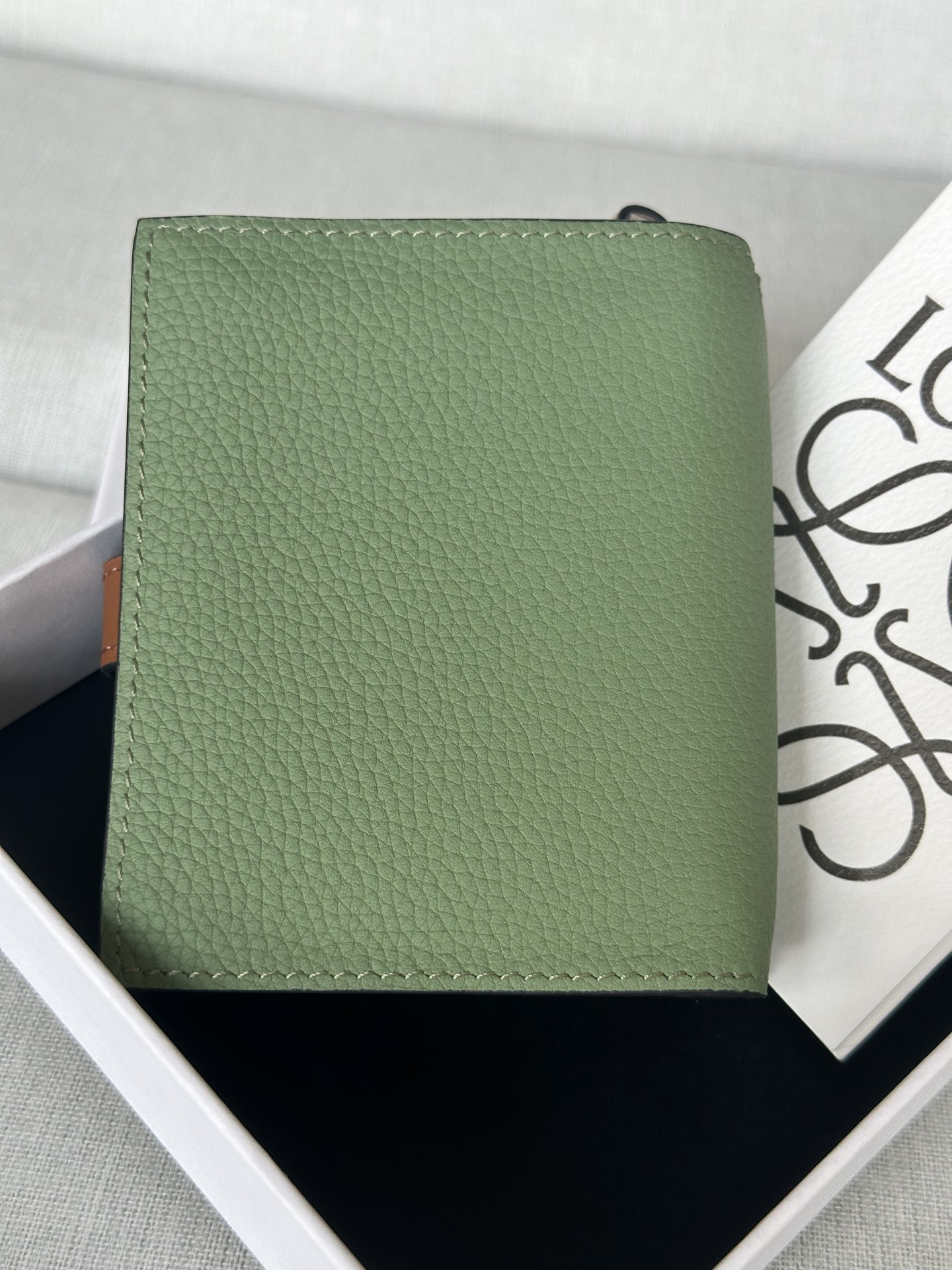 LOEWE X 2 0.260 Weight 0.12 kg Height 11 cm Width 9 cm Depth 2.5 cm