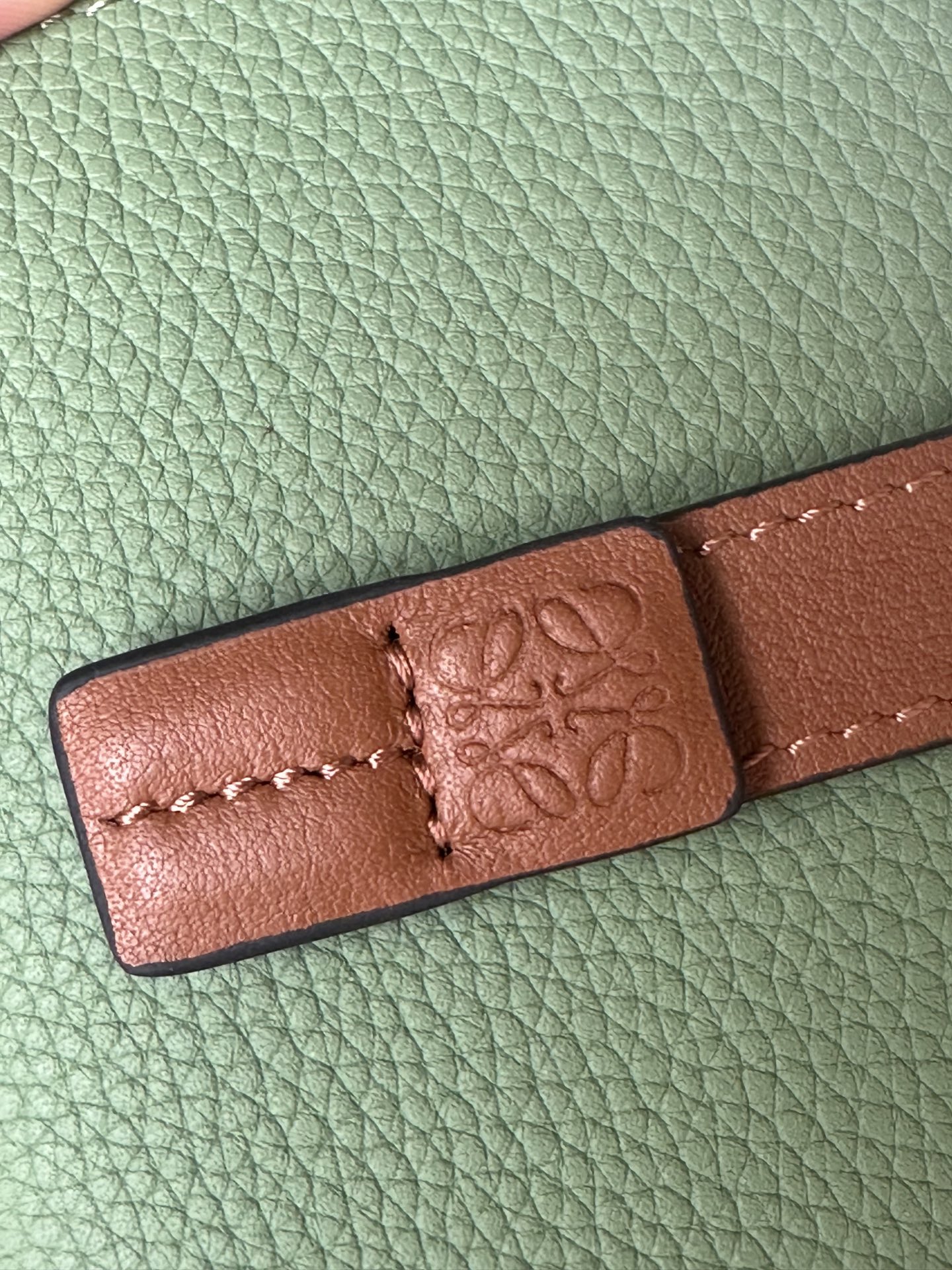 LOEWE X 2 0.260 Weight 0.12 kg Height 11 cm Width 9 cm Depth 2.5 cm