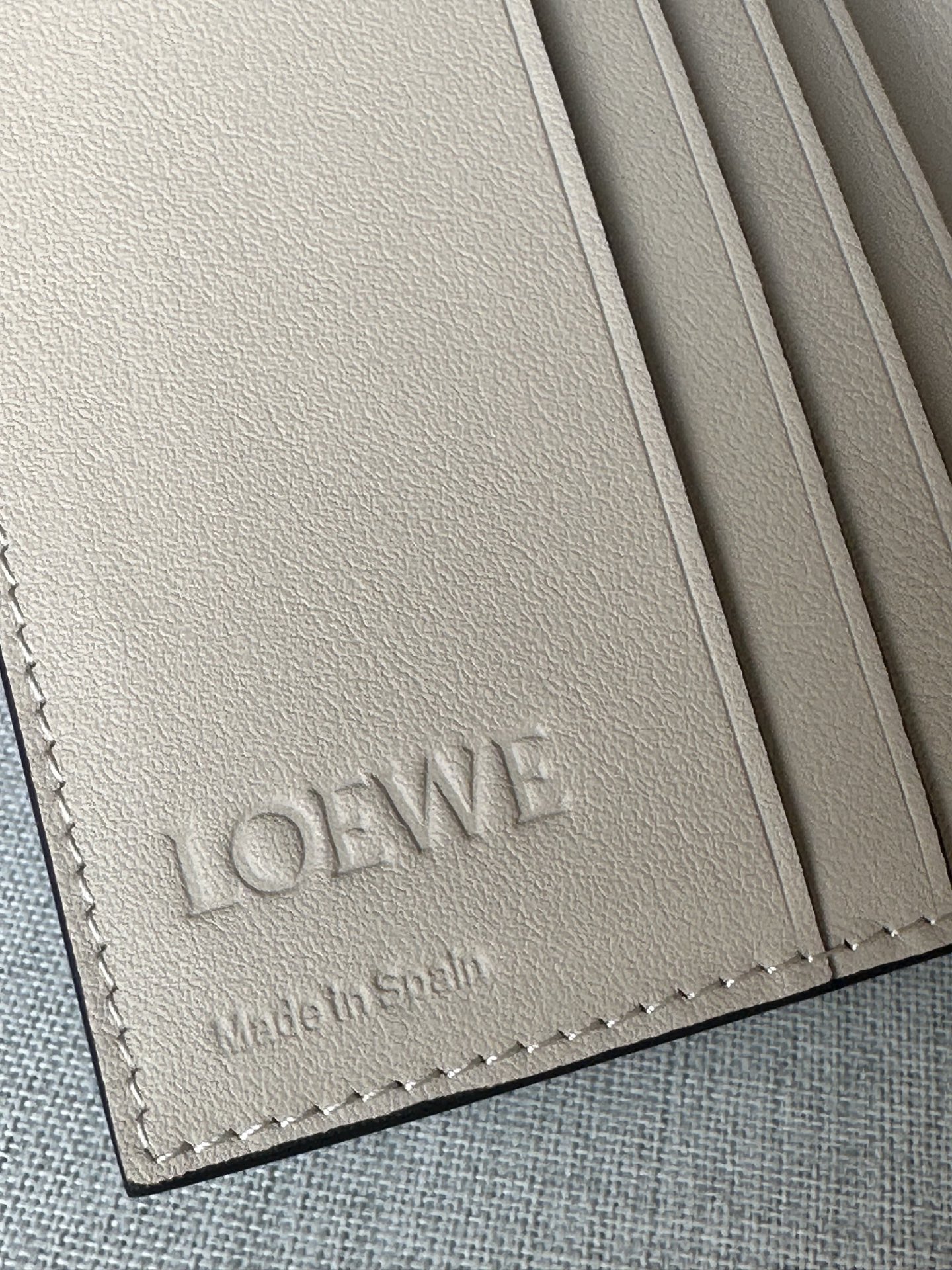 LOEWE X 2 0.260 Weight 0.12 kg Height 11 cm Width 9 cm Depth 2.5 cm