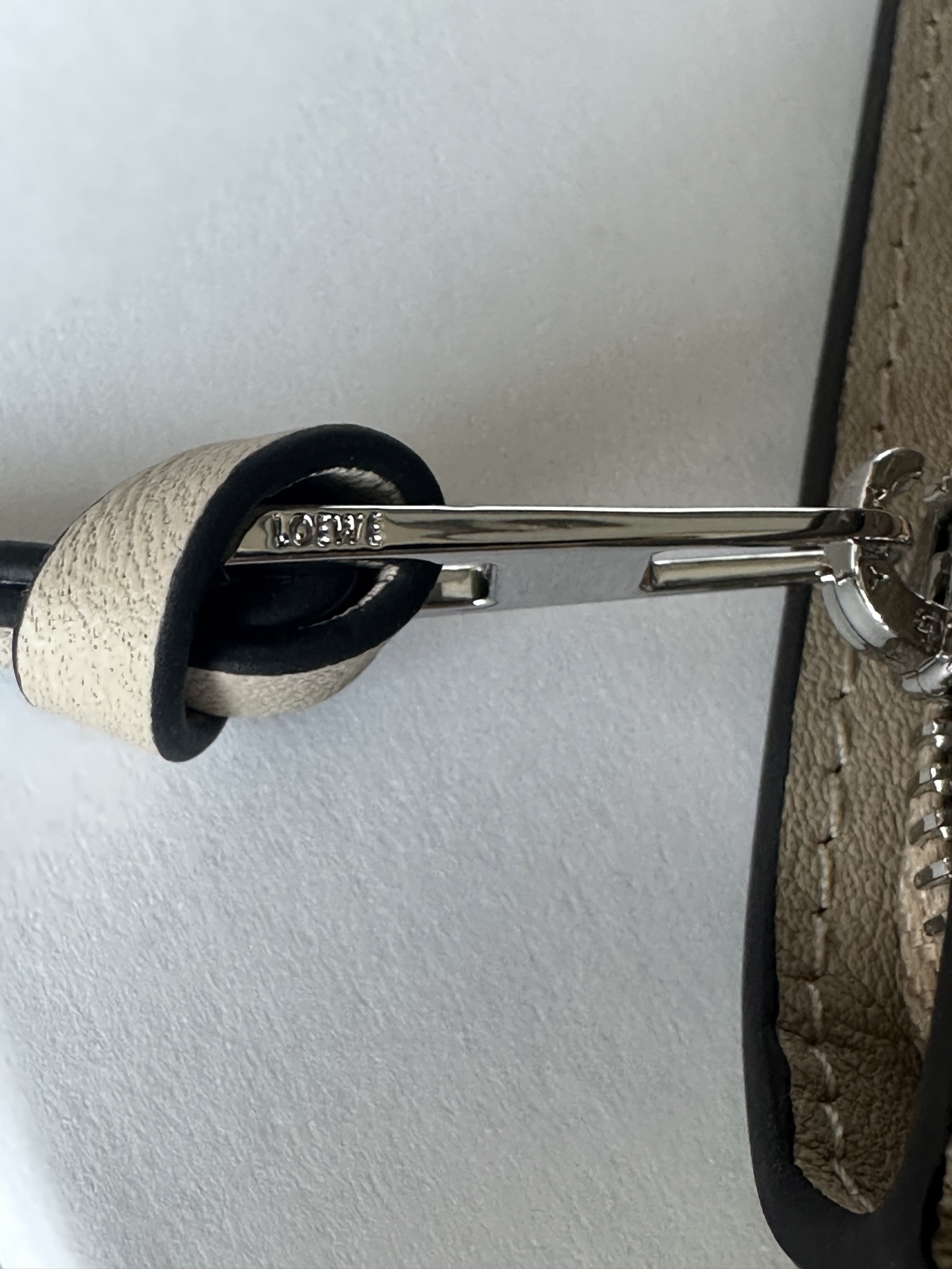 LOEWE X 2 0.260 Weight 0.12 kg Height 11 cm Width 9 cm Depth 2.5 cm