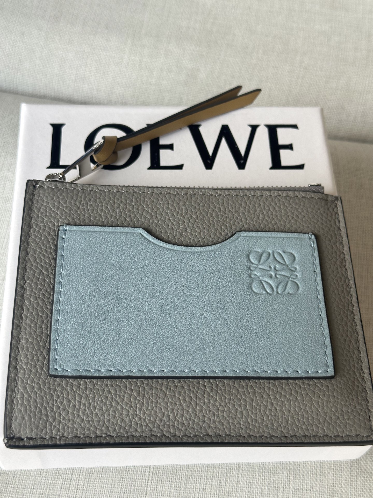 LOEWE A02  0.150 Pearl Gray Ice Blue Dimensions 12-10cm