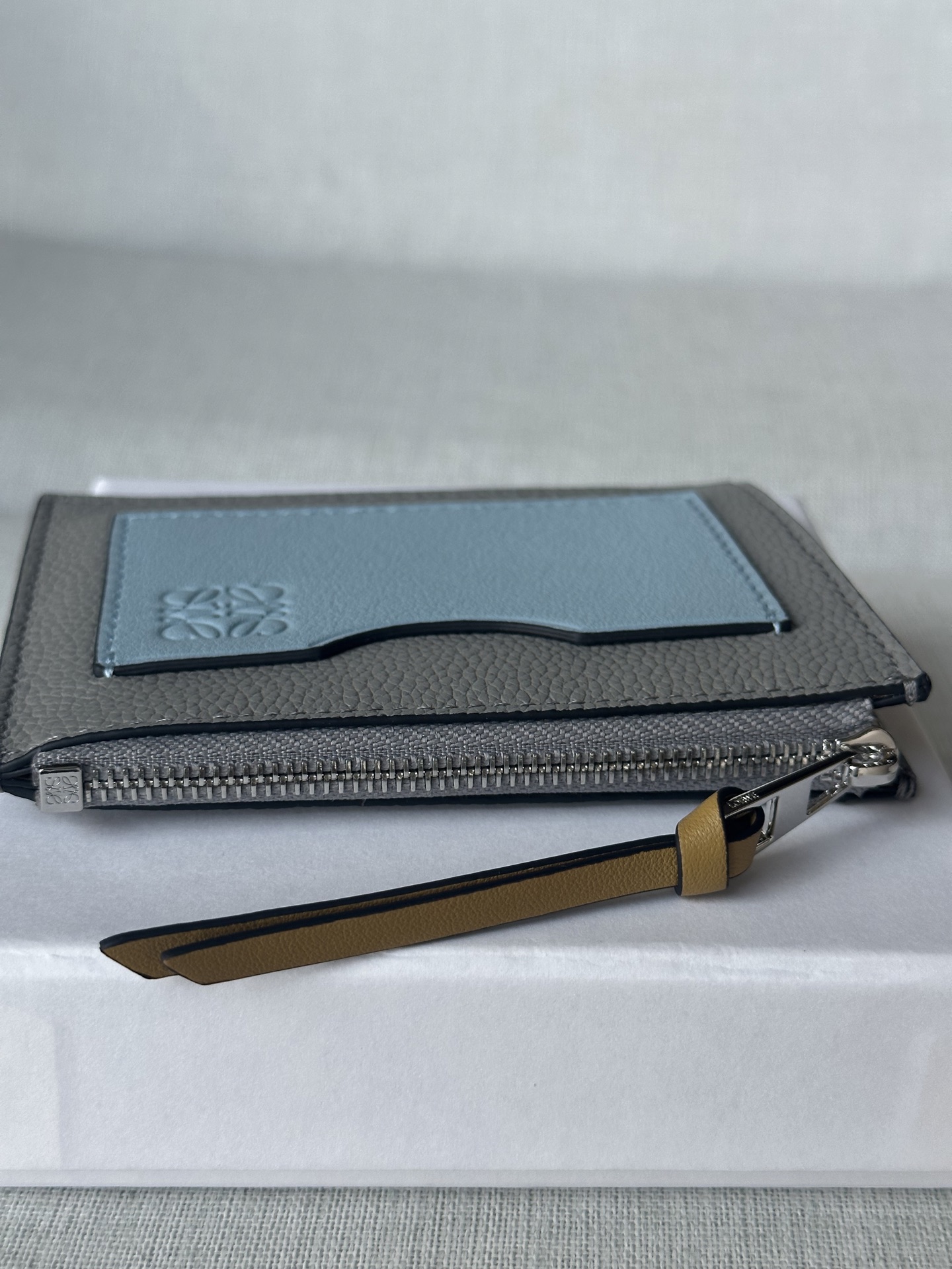 LOEWE A02  0.150 Pearl Gray Ice Blue Dimensions 12-10cm