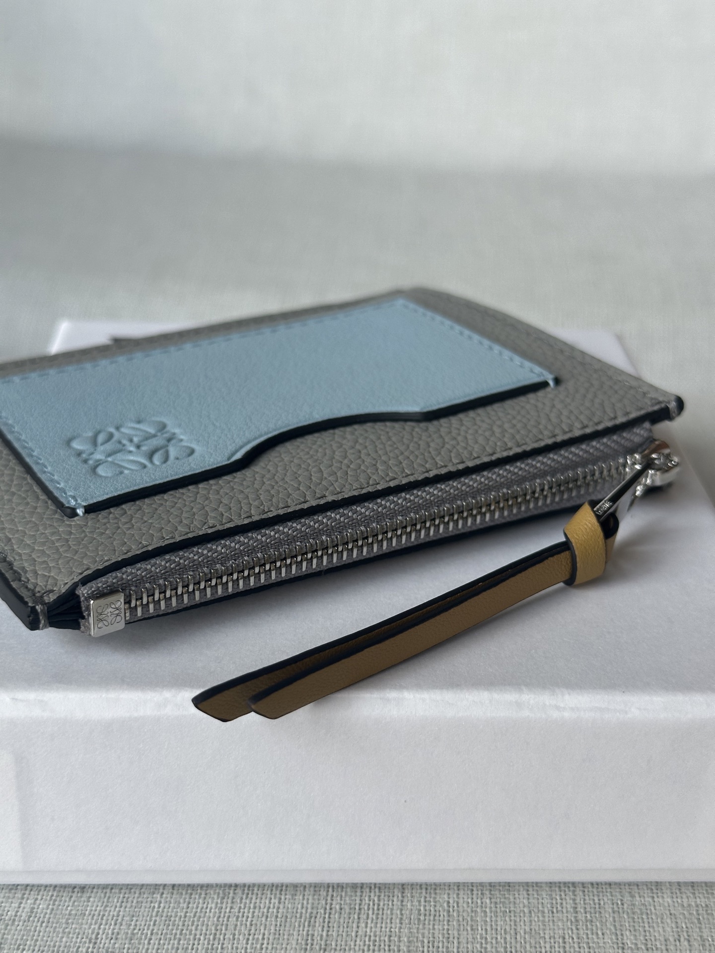 LOEWE A02  0.150 Pearl Gray Ice Blue Dimensions 12-10cm