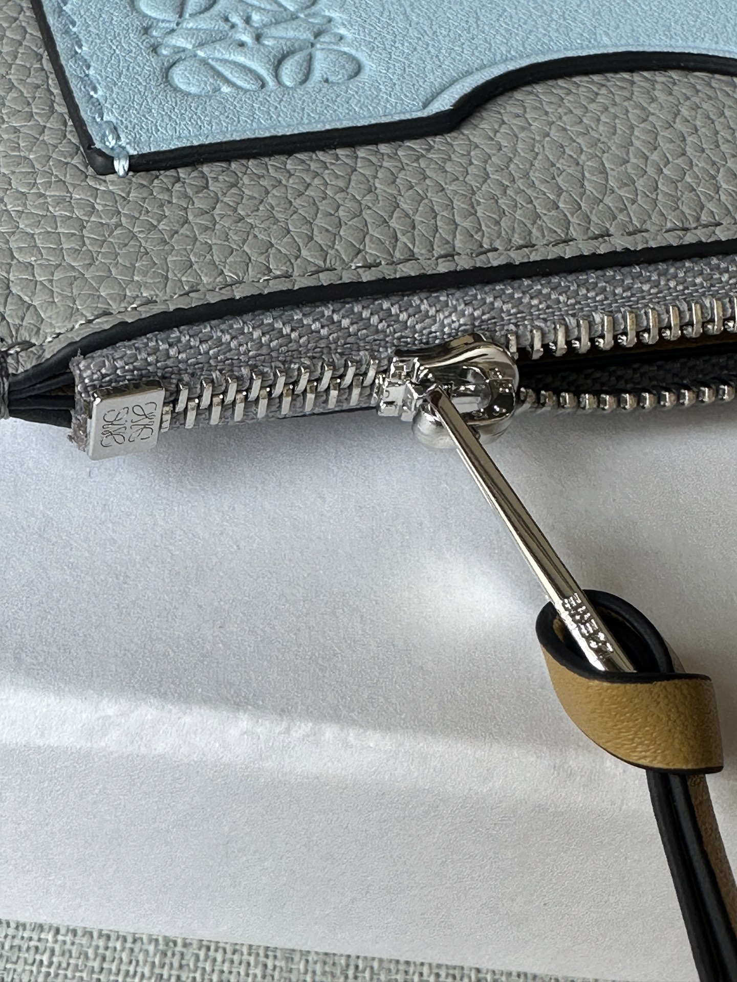 LOEWE A02  0.150 Pearl Gray Ice Blue Dimensions 12-10cm