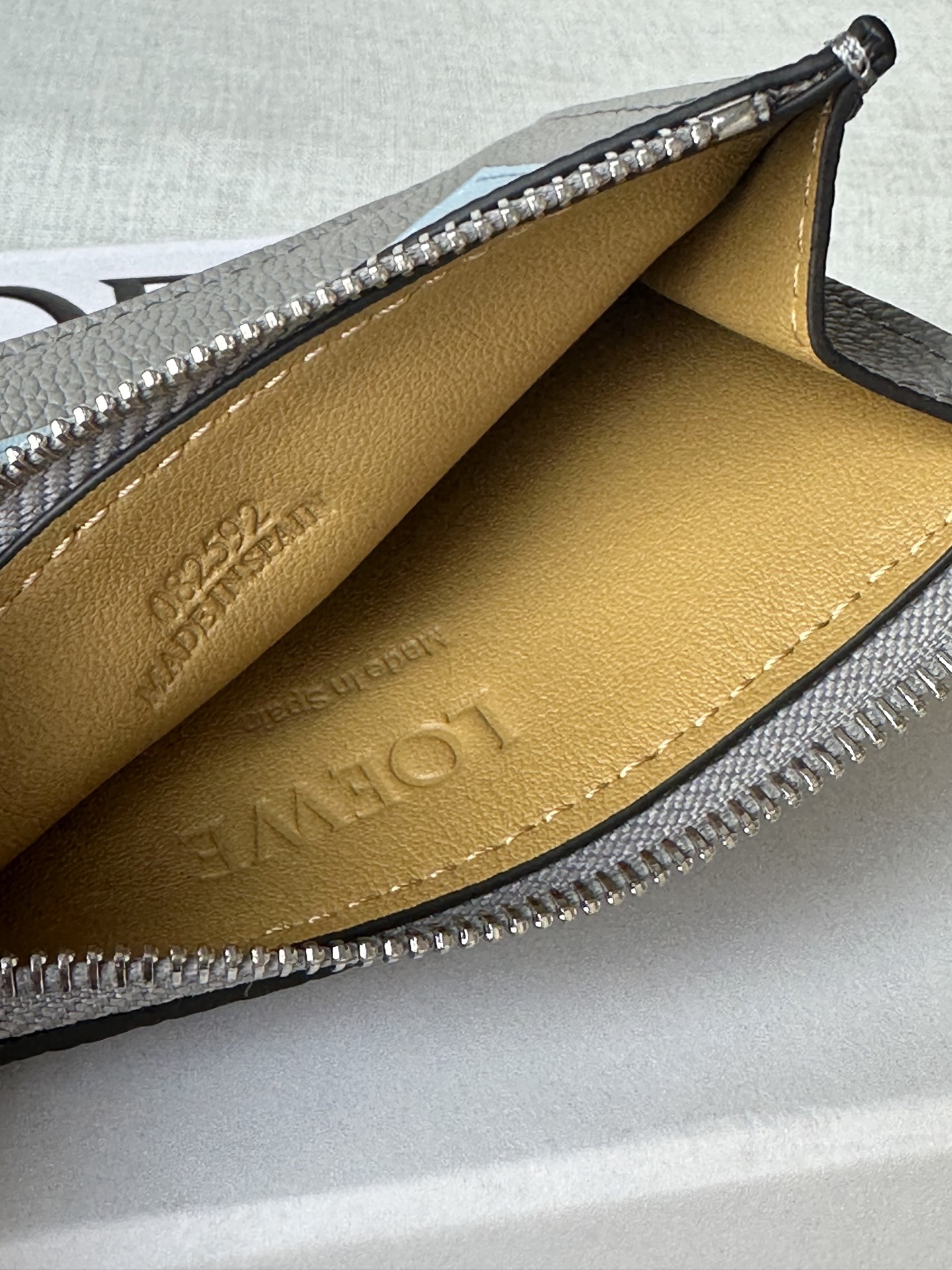 LOEWE A02  0.150 Pearl Gray Ice Blue Dimensions 12-10cm