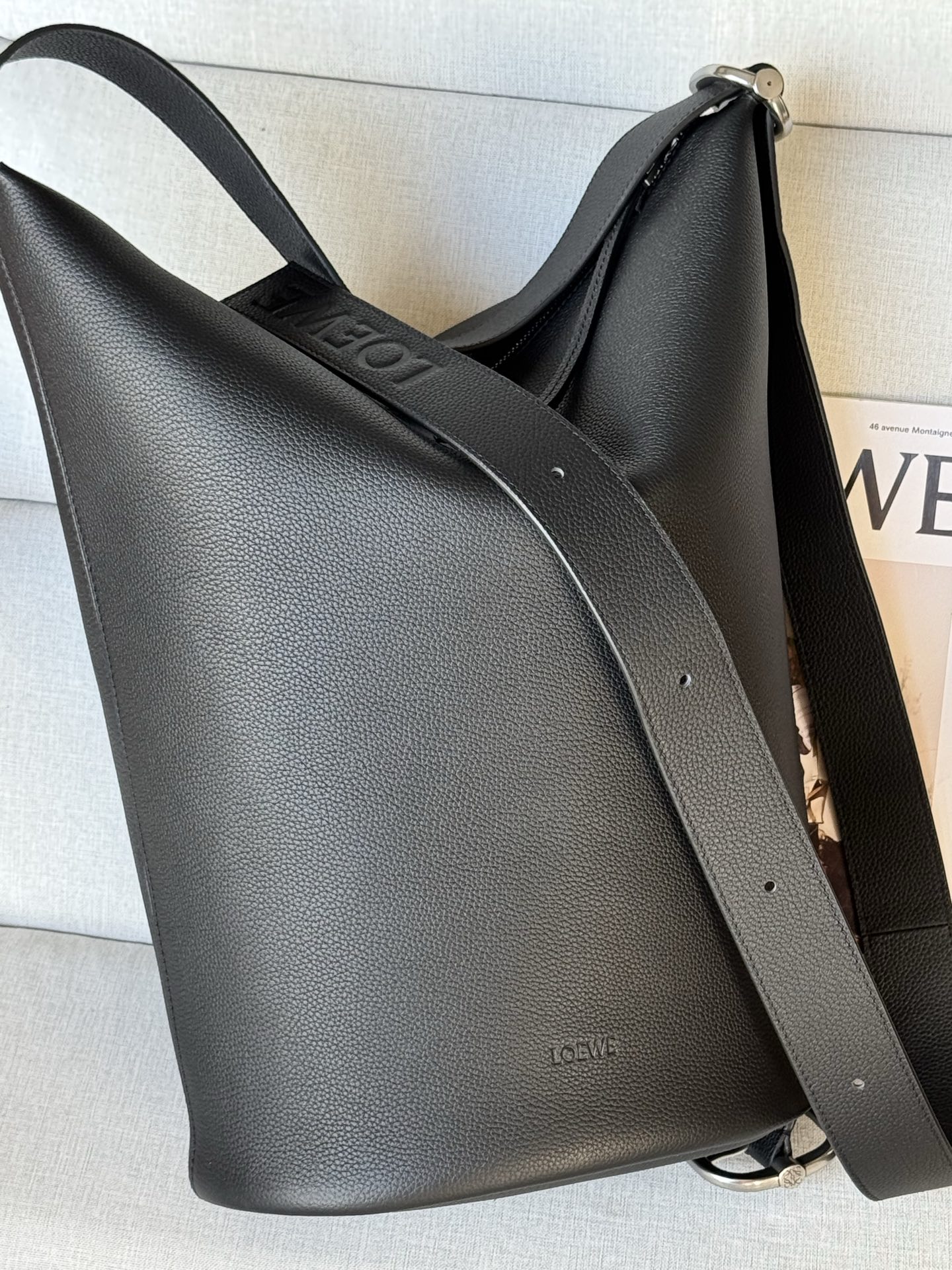 LOEWE Dimensions: 39×15.5×39CM Model 339