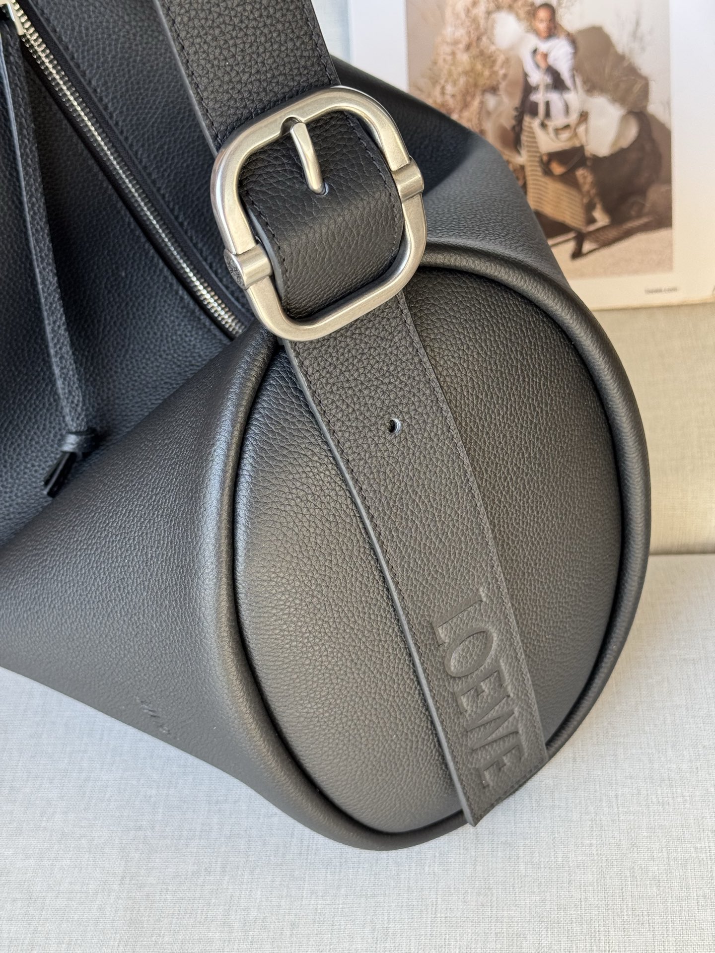 LOEWE Dimensions: 39×15.5×39CM Model 339