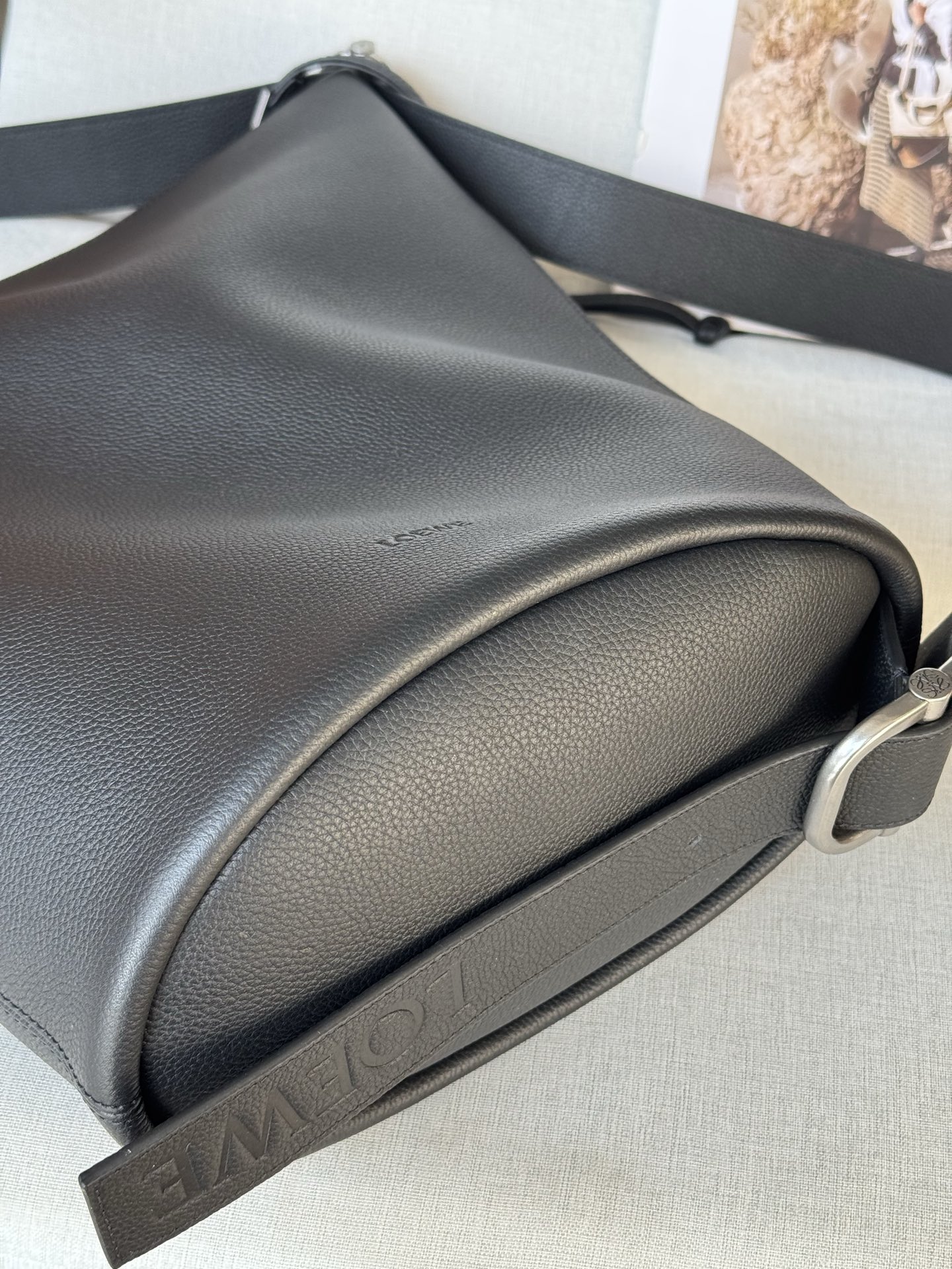 LOEWE Dimensions: 39×15.5×39CM Model 339