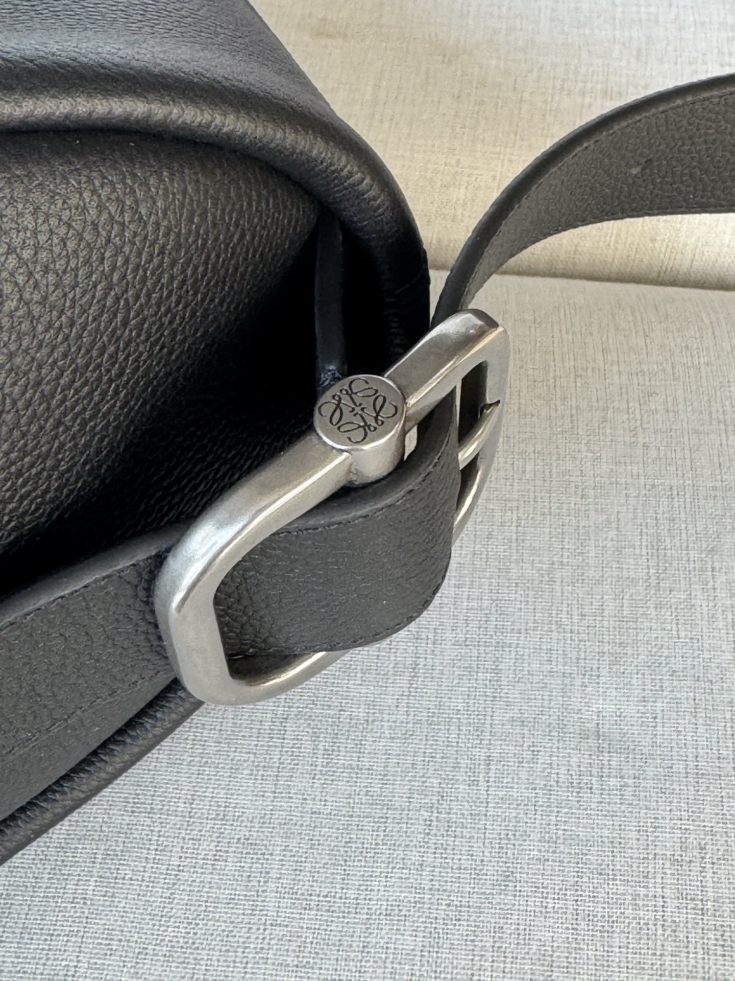 LOEWE Dimensions: 39×15.5×39CM Model 339