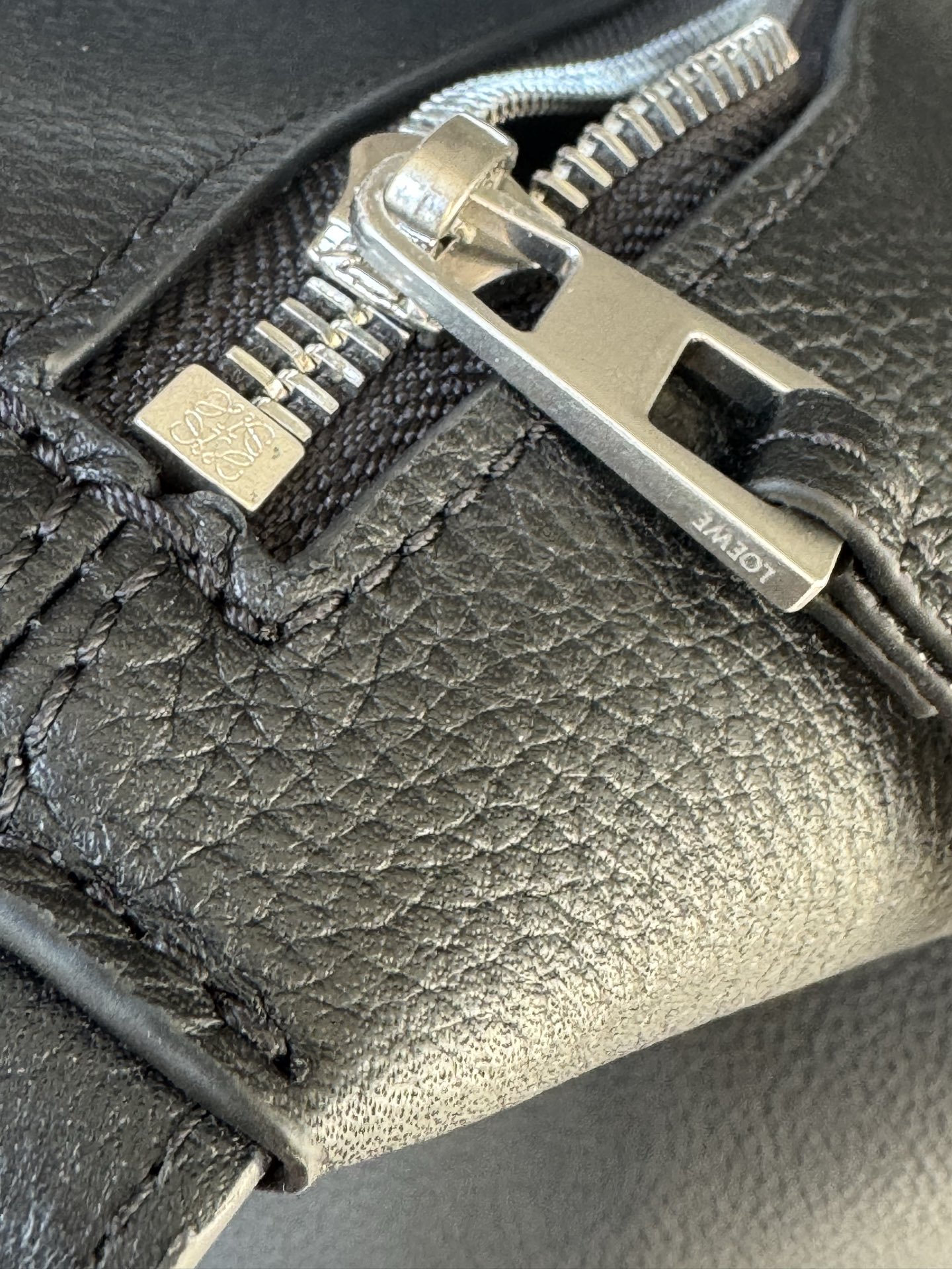 LOEWE Dimensions: 39×15.5×39CM Model 339