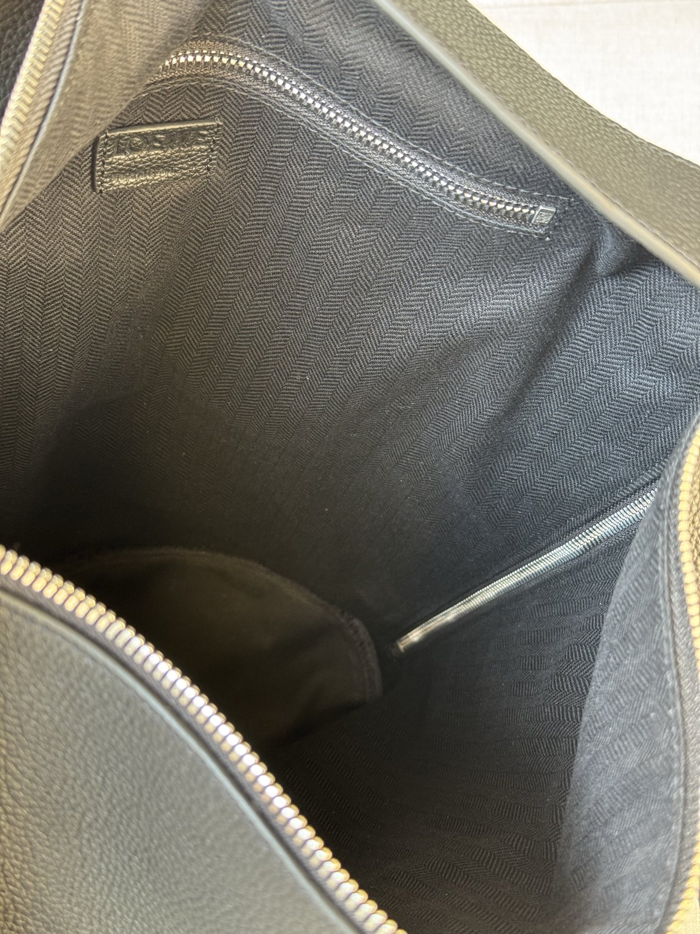 LOEWE Dimensions: 39×15.5×39CM Model 339