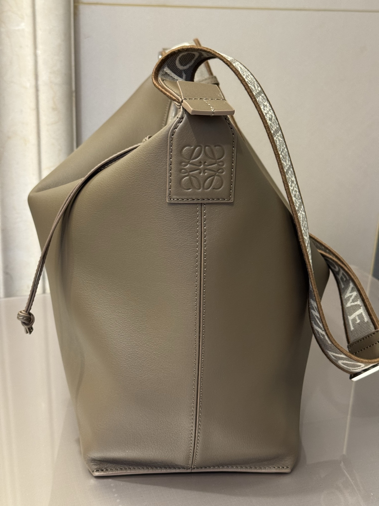 LOEWE Cubi Model 2201  Dimensions: Height 30–16–32