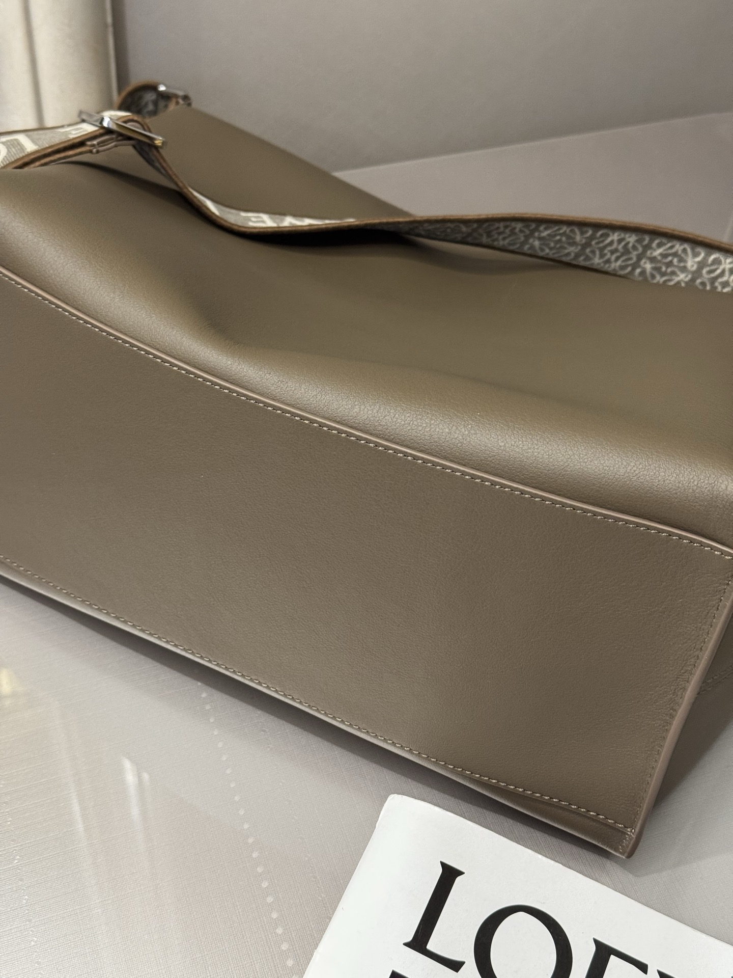 LOEWE Cubi Model 2201  Dimensions: Height 30–16–32