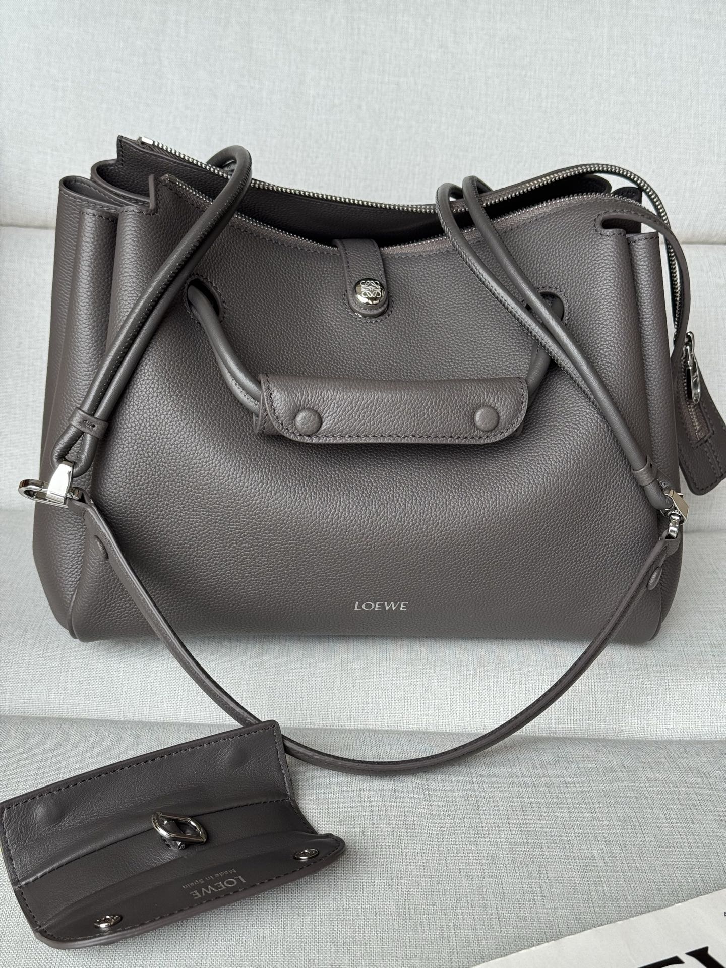 LOEWE Madrid Dimensions: 28.5*11*23cm 0255 Deep Black Medium Soft Calfskin Madrid Handbag