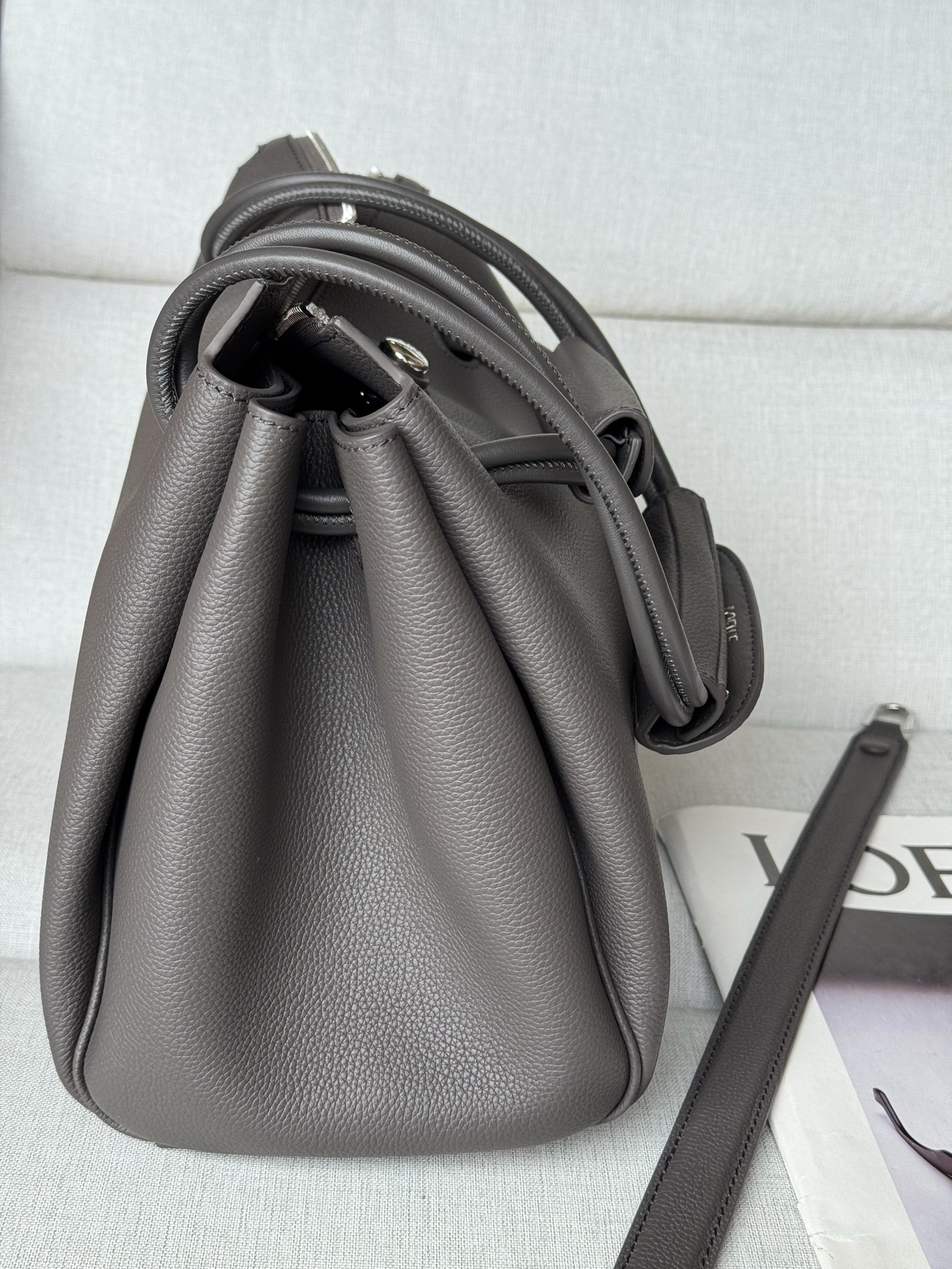 LOEWE Madrid Dimensions: 28.5*11*23cm 0255 Deep Black Medium Soft Calfskin Madrid Handbag