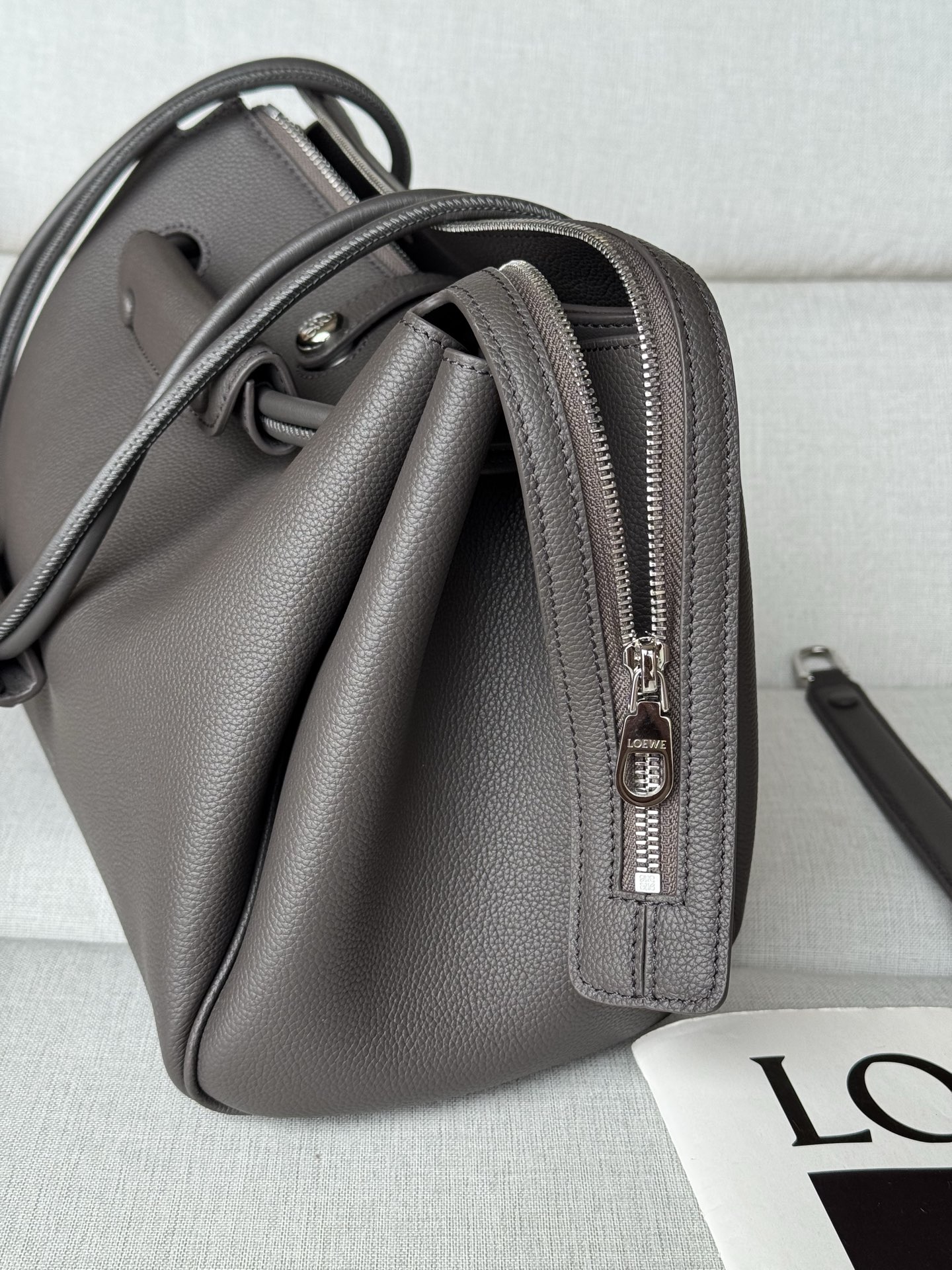 LOEWE Madrid Dimensions: 28.5*11*23cm 0255 Deep Black Medium Soft Calfskin Madrid Handbag