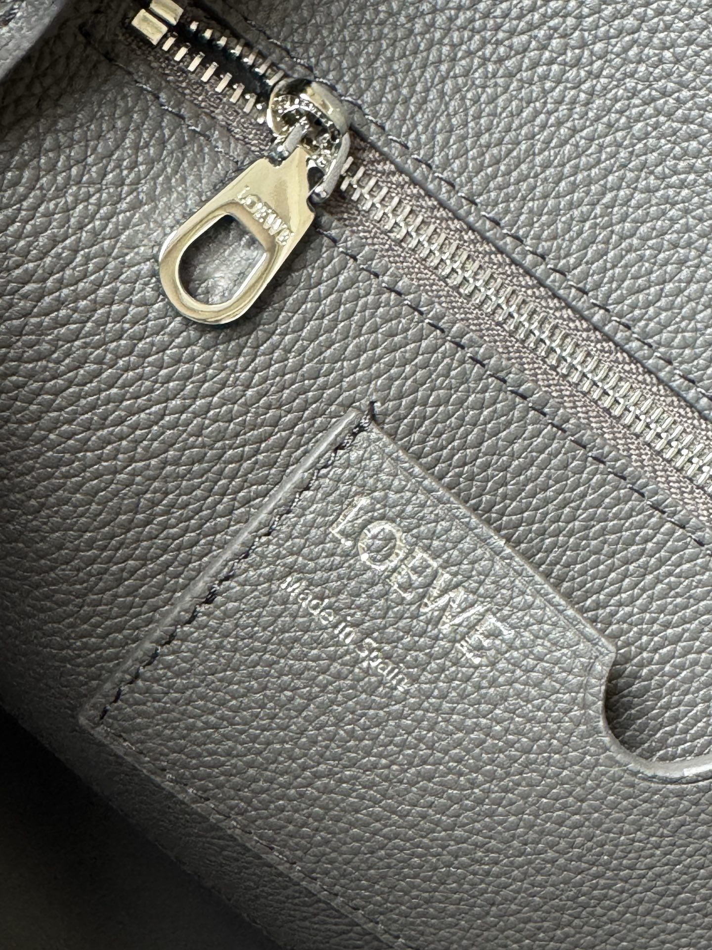 LOEWE Madrid Dimensions: 28.5*11*23cm 0255 Deep Black Medium Soft Calfskin Madrid Handbag
