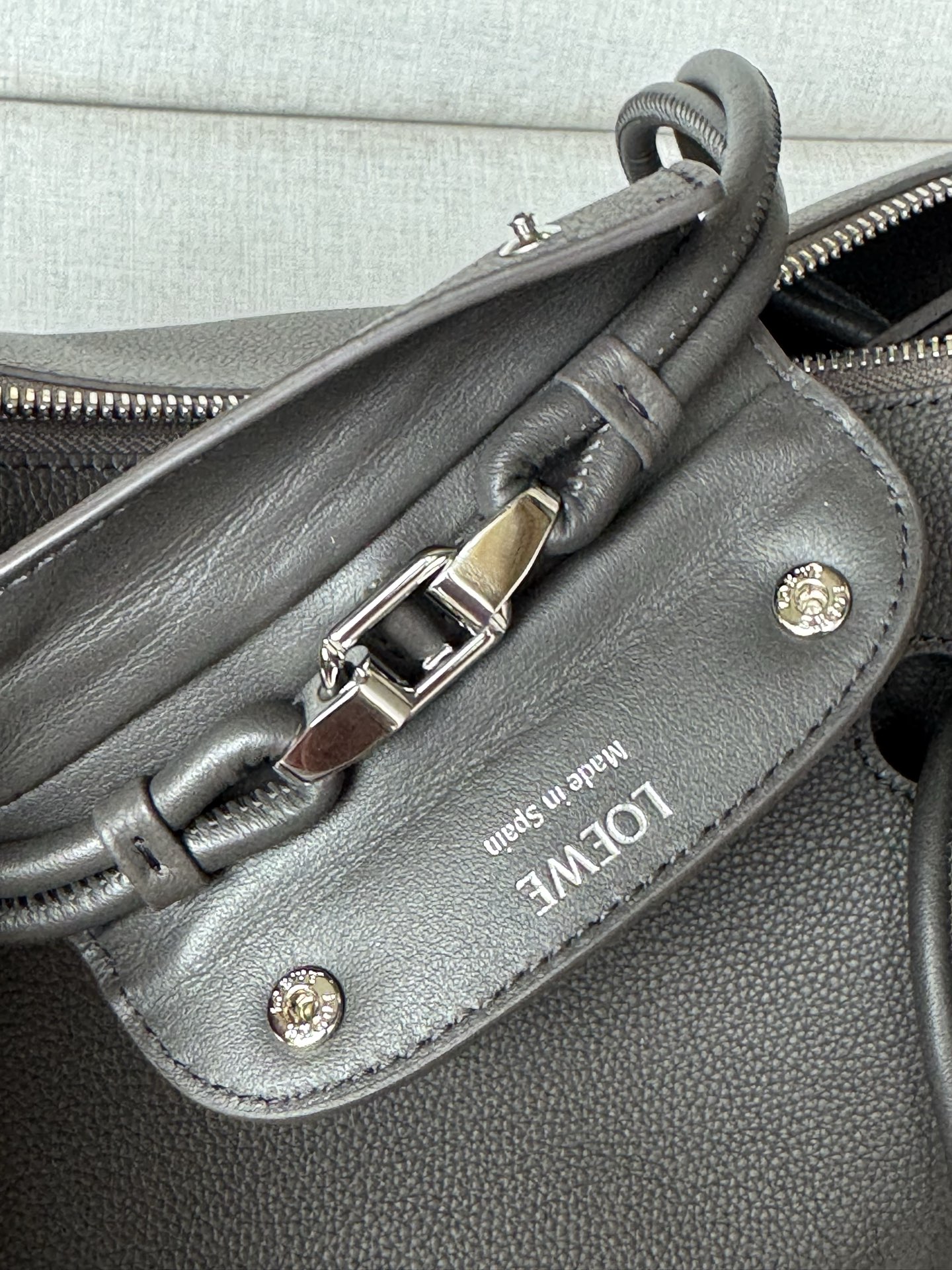 LOEWE Madrid Dimensions: 28.5*11*23cm 0255 Deep Black Medium Soft Calfskin Madrid Handbag