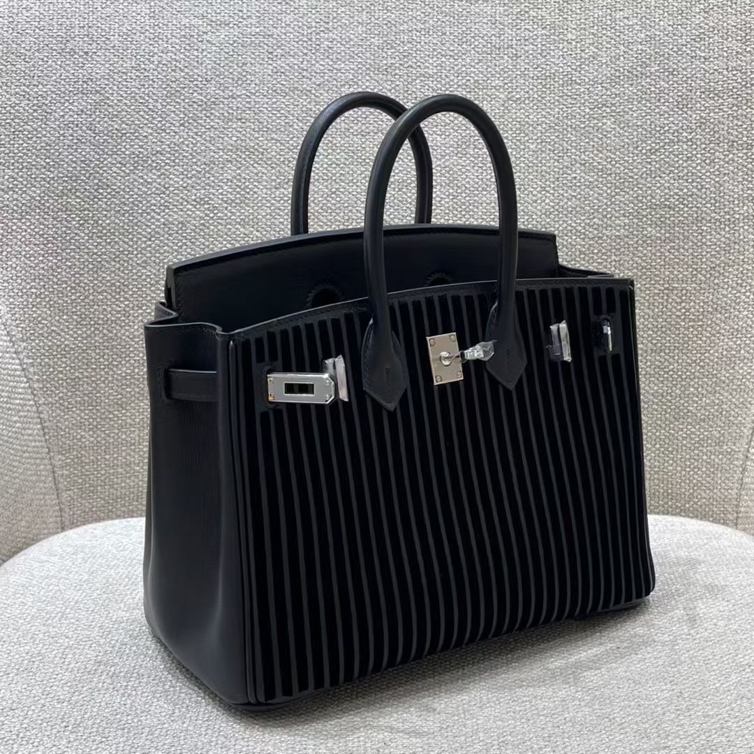 Hermès Model: Birkin 25 Color: Black with silver hardware Dimensions: 25cm x 20cm x 13cm