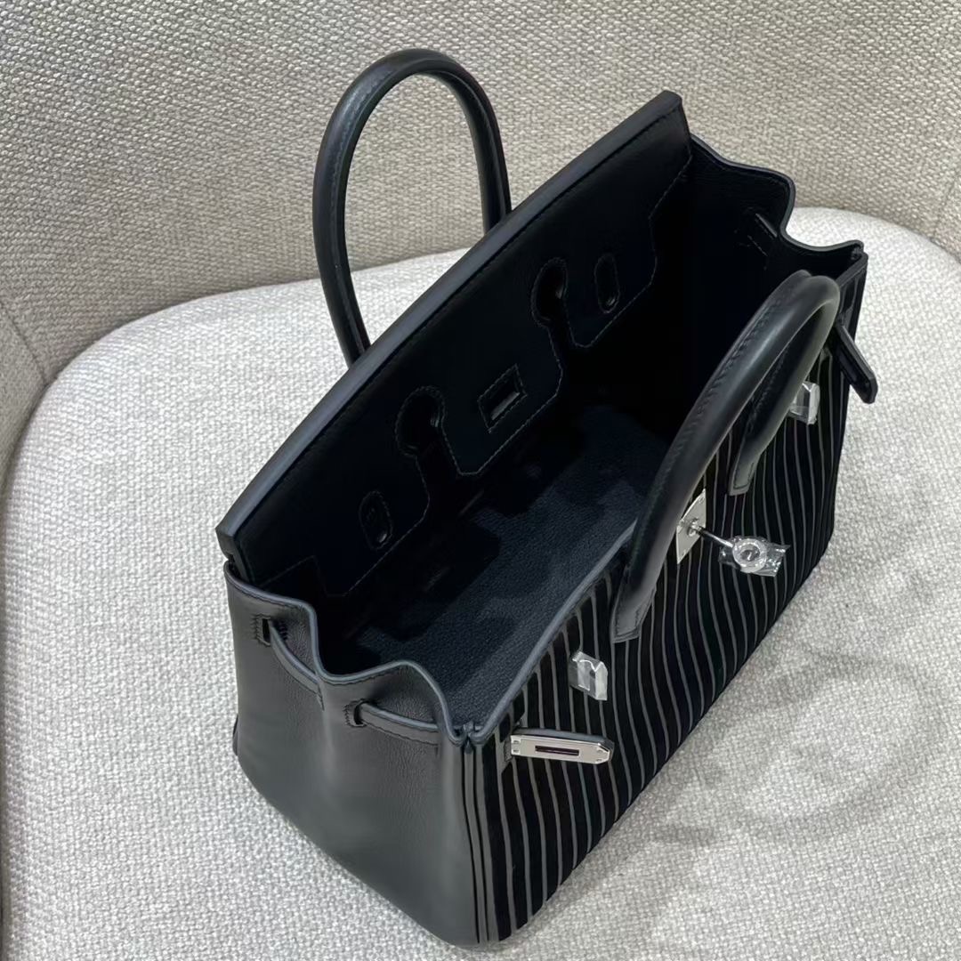 Hermès Model: Birkin 25 Color: Black with silver hardware Dimensions: 25cm x 20cm x 13cm