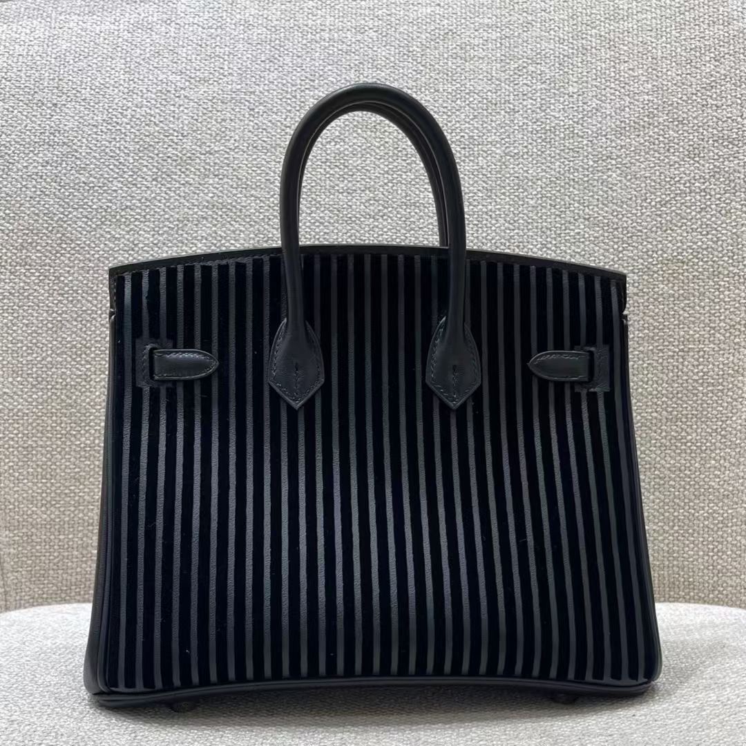 Hermès Model: Birkin 25 Color: Black with silver hardware Dimensions: 25cm x 20cm x 13cm