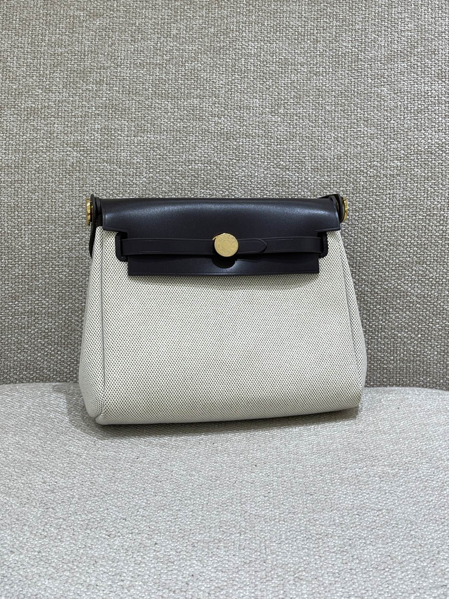 Hermès Model: Mini Herbag Color: Ebony with Silver Hardware Dimensions: 20*17*7cm