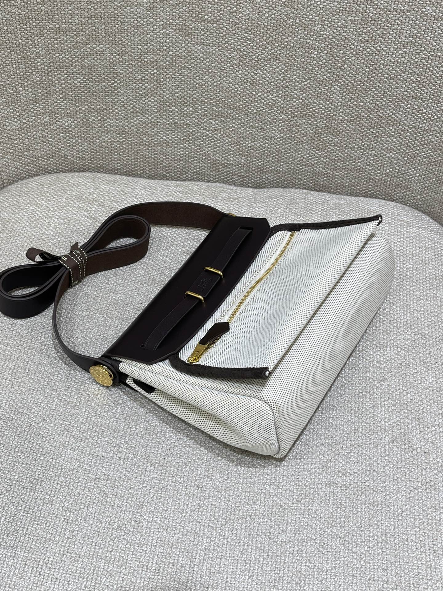 Hermès Model: Mini Herbag Color: Ebony with Silver Hardware Dimensions: 20*17*7cm