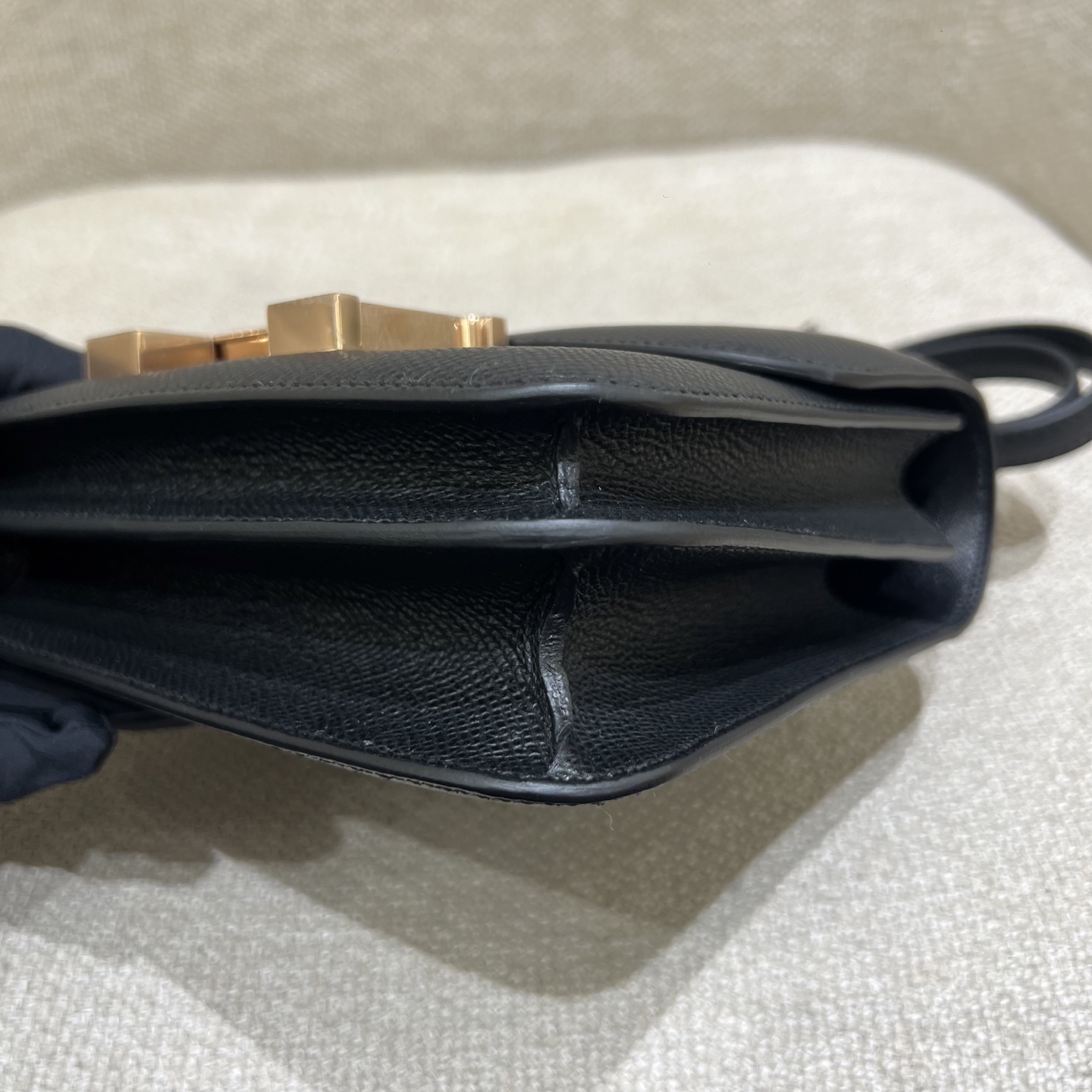 Hermès Model: Constance 19 Color: Black with rose gold hardware Dimensions: 19cm x 15cm x 4cm