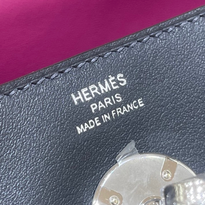 Hermès Model: Lindy 26 Color: Midnight Blue with Rose Purple Accents, Silver Buckle Dimensions: 26cm x 18cm x 13cm