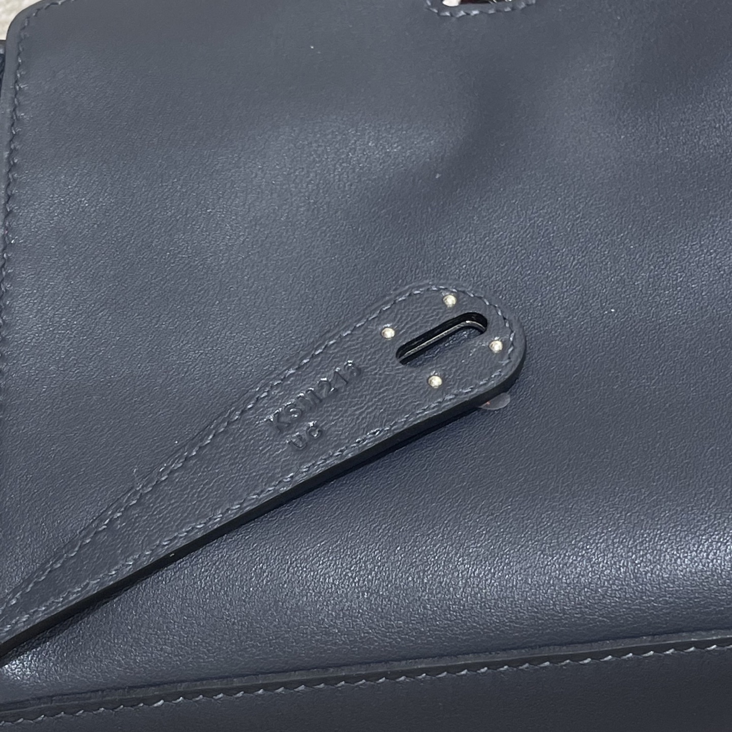 Hermès Model: Lindy 26 Color: Midnight Blue with Rose Purple Accents, Silver Buckle Dimensions: 26cm x 18cm x 13cm