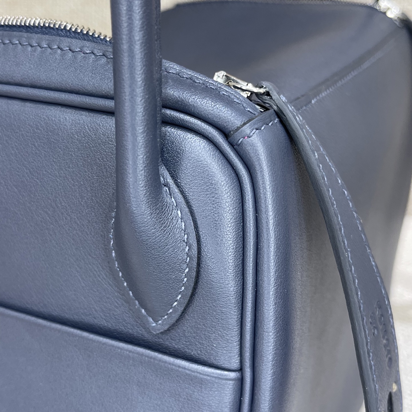 Hermès Model: Lindy 26 Color: Midnight Blue with Rose Purple Accents, Silver Buckle Dimensions: 26cm x 18cm x 13cm