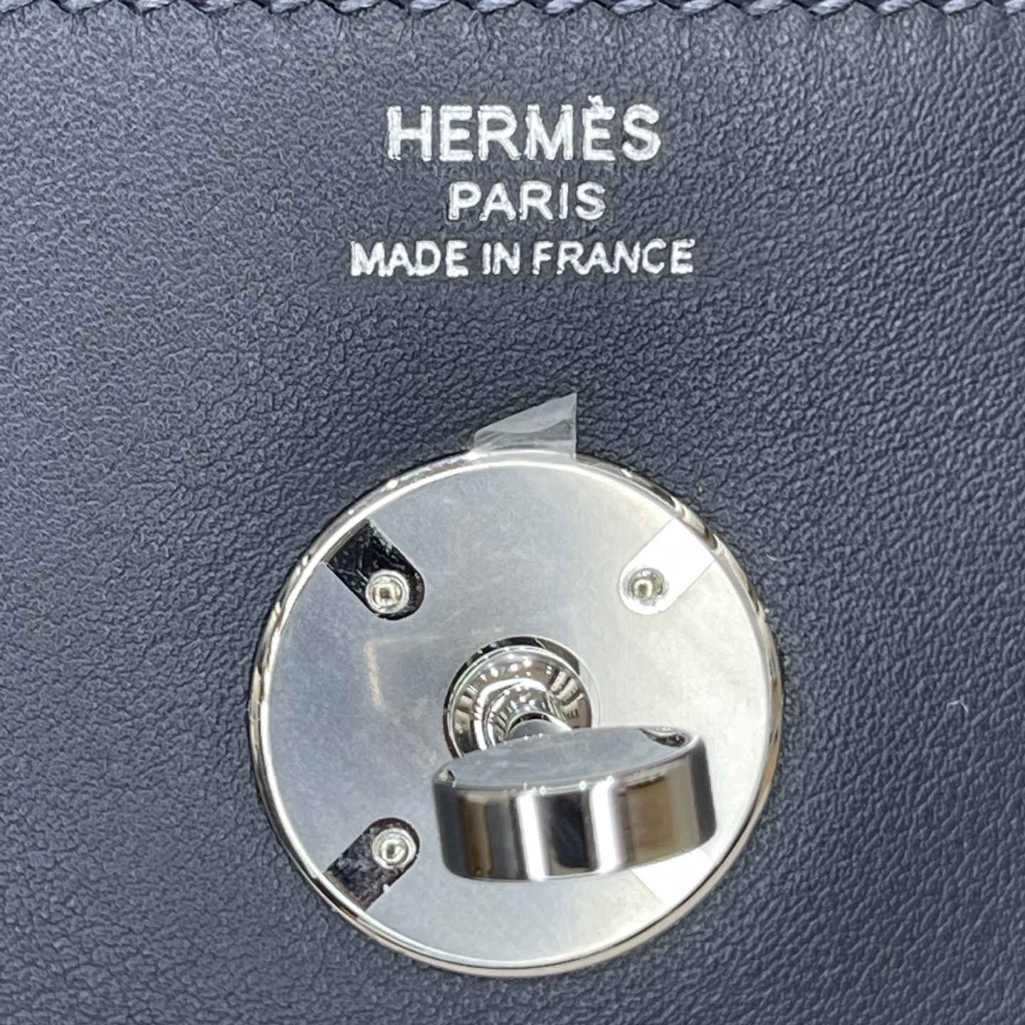 Hermès Model: Lindy 26 Color: Midnight Blue with Rose Purple Accents, Silver Buckle Dimensions: 26cm x 18cm x 13cm