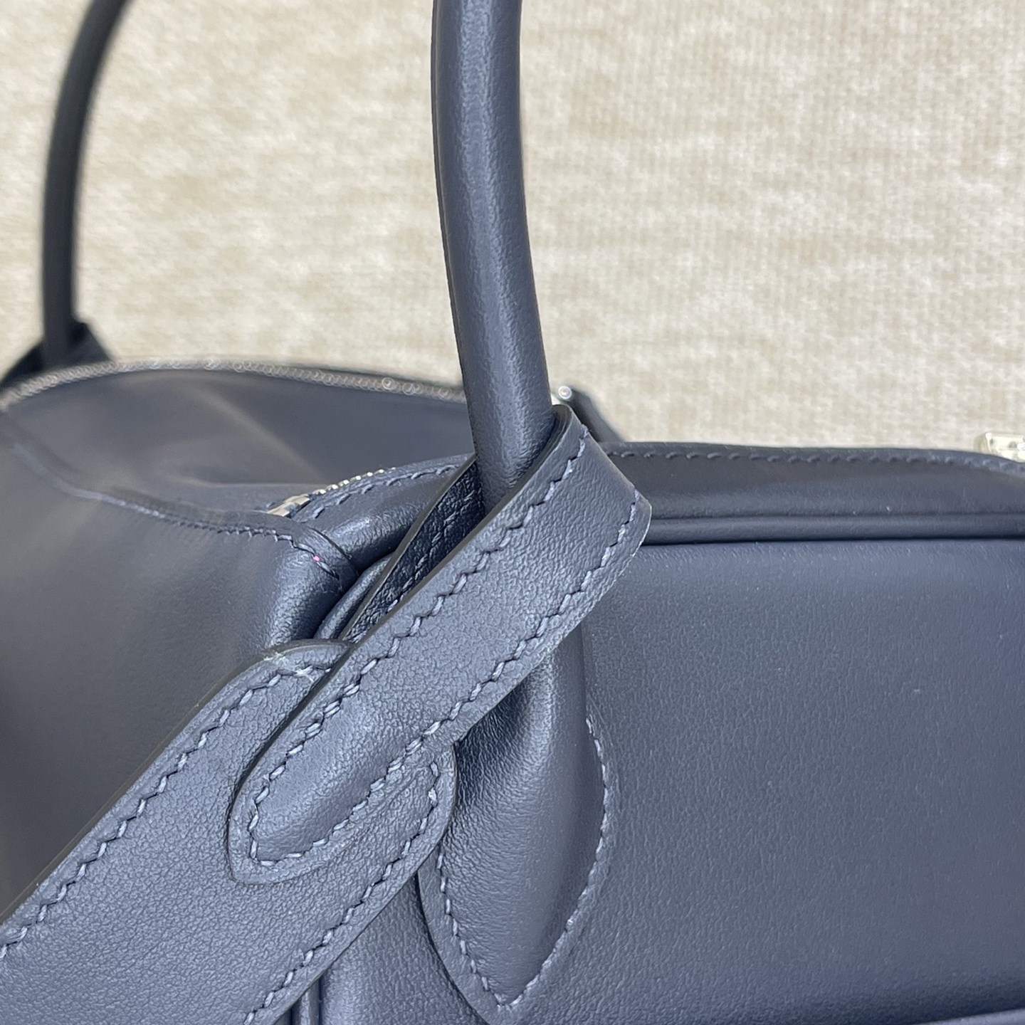 Hermès Model: Lindy 26 Color: Midnight Blue with Rose Purple Accents, Silver Buckle Dimensions: 26cm x 18cm x 13cm