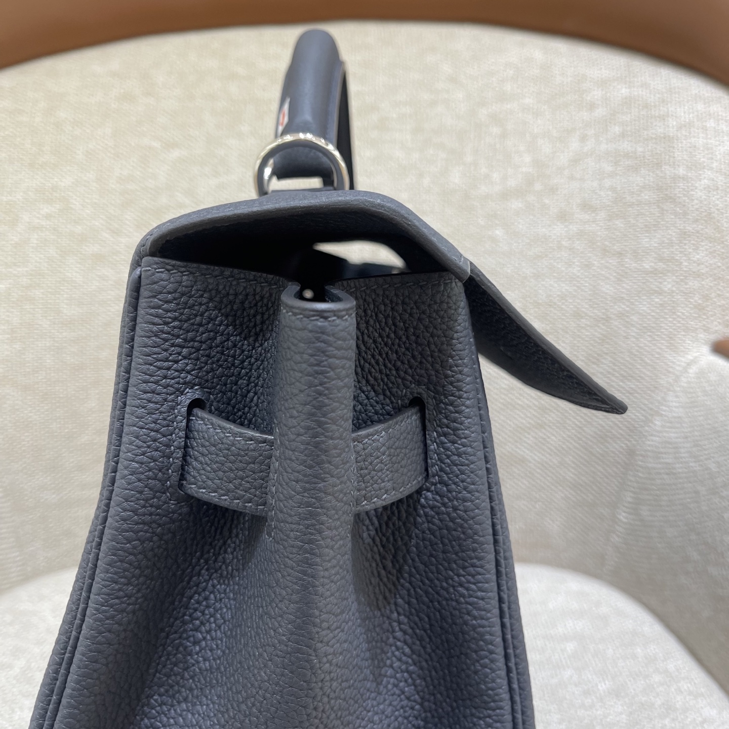 Hermès Model: Kelly Maxi 42 Color: Black with silver hardware Dimensions: 42 × 30 × 14 cm (including handles)