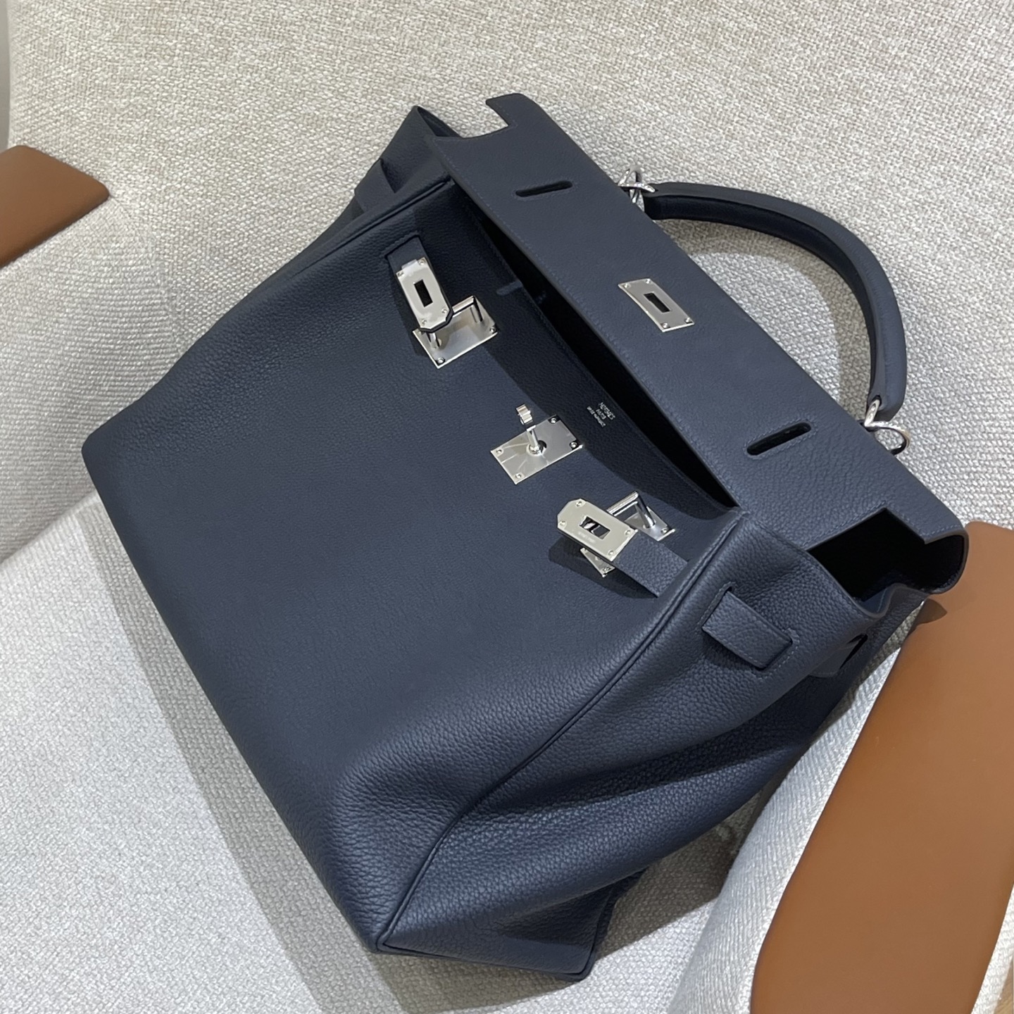 Hermès Model: Kelly Maxi 42 Color: Black with silver hardware Dimensions: 42 × 30 × 14 cm (including handles)
