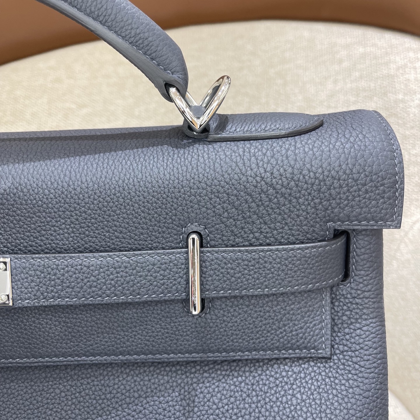 Hermès Model: Kelly Maxi 42 Color: Black with silver hardware Dimensions: 42 × 30 × 14 cm (including handles)