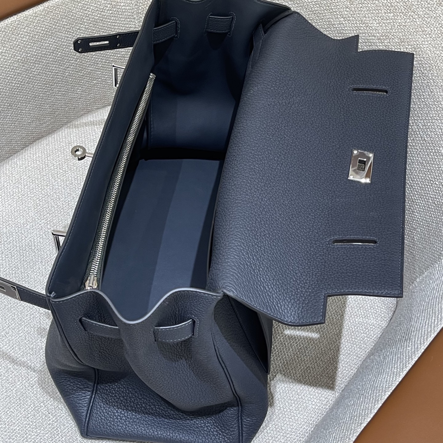 Hermès Model: Kelly Maxi 42 Color: Black with silver hardware Dimensions: 42 × 30 × 14 cm (including handles)