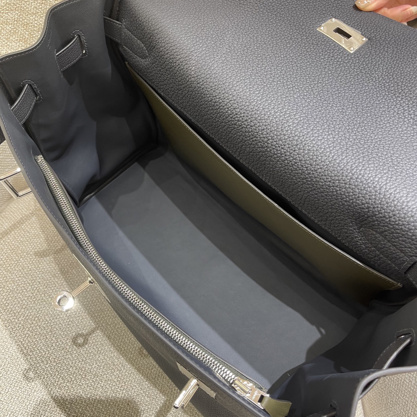 Hermès Model: Kelly Maxi 42 Color: Black with silver hardware Dimensions: 42 × 30 × 14 cm (including handles)