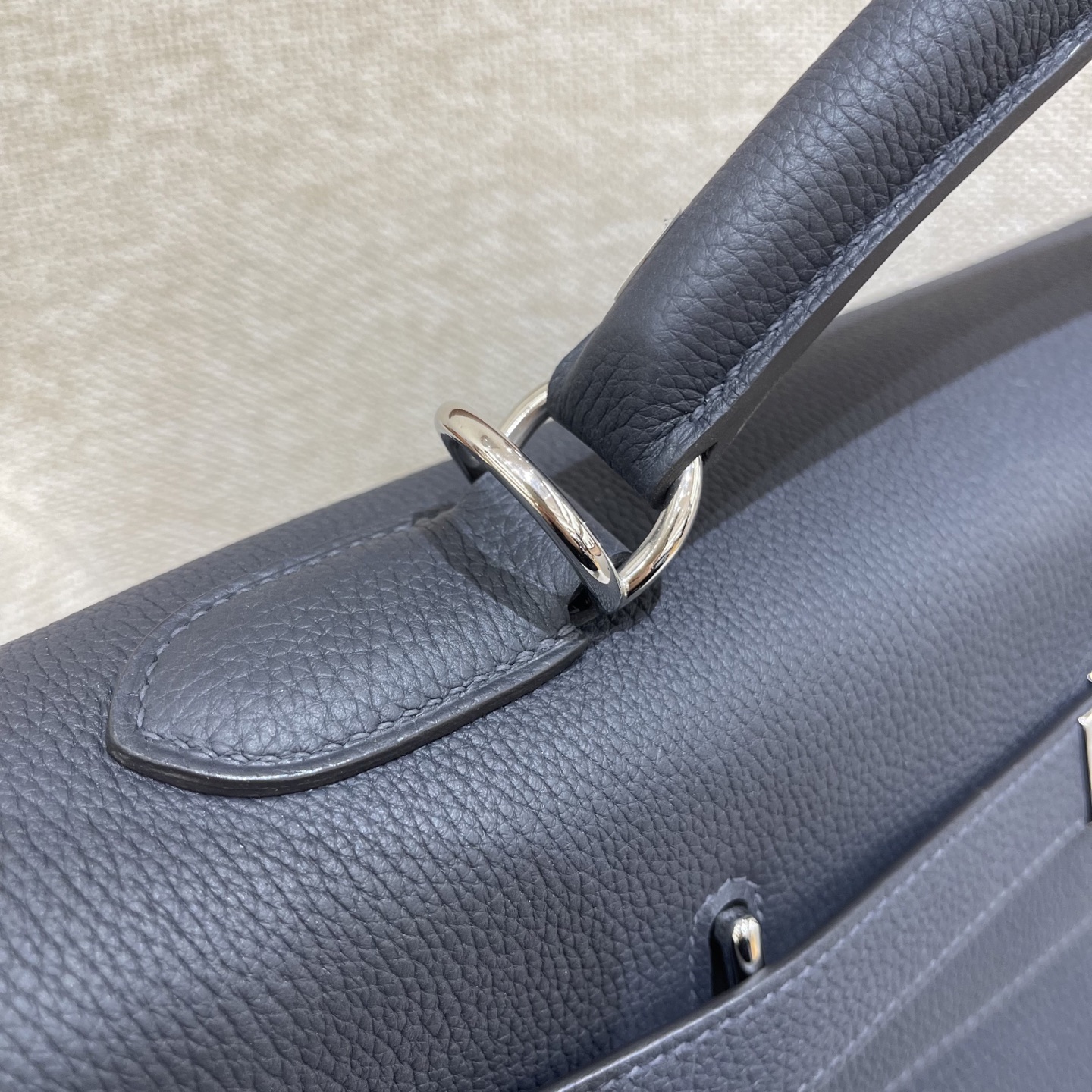 Hermès Model: Kelly Maxi 42 Color: Black with silver hardware Dimensions: 42 × 30 × 14 cm (including handles)