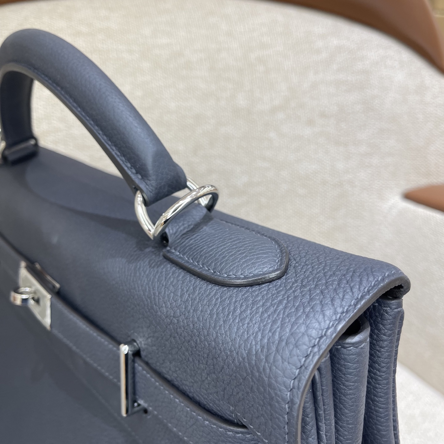 Hermès Model: Kelly Maxi 42 Color: Black with silver hardware Dimensions: 42 × 30 × 14 cm (including handles)