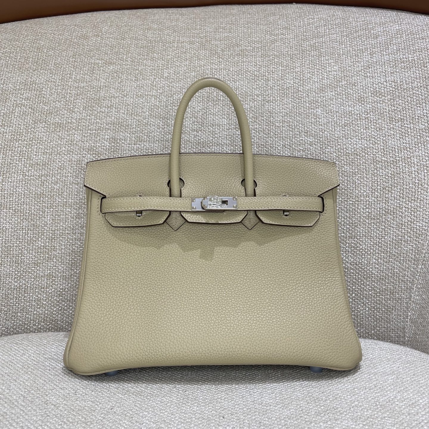 Hermès Model: Birkin 25 Color: Trench Gray with Silver Hardware Dimensions: 25cm x 20cm x 13cm