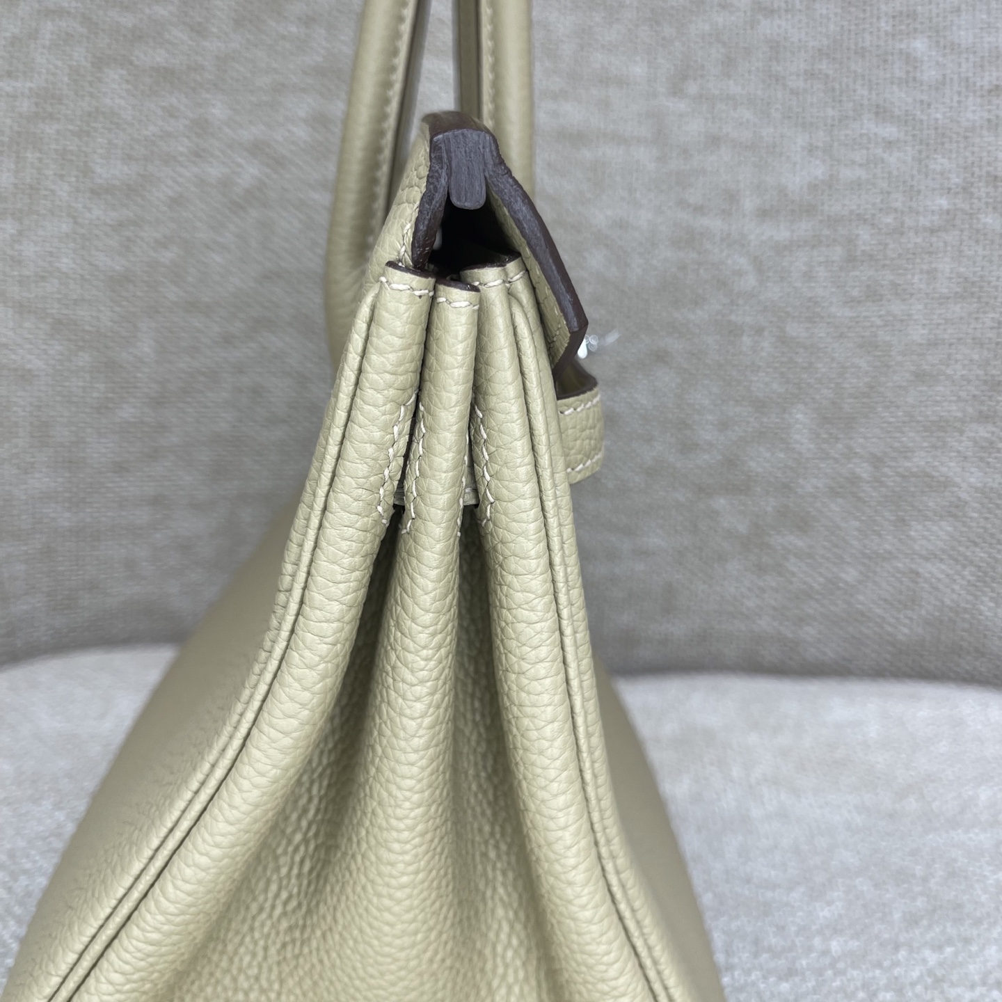 Hermès Model: Birkin 25 Color: Trench Gray with Silver Hardware Dimensions: 25cm x 20cm x 13cm