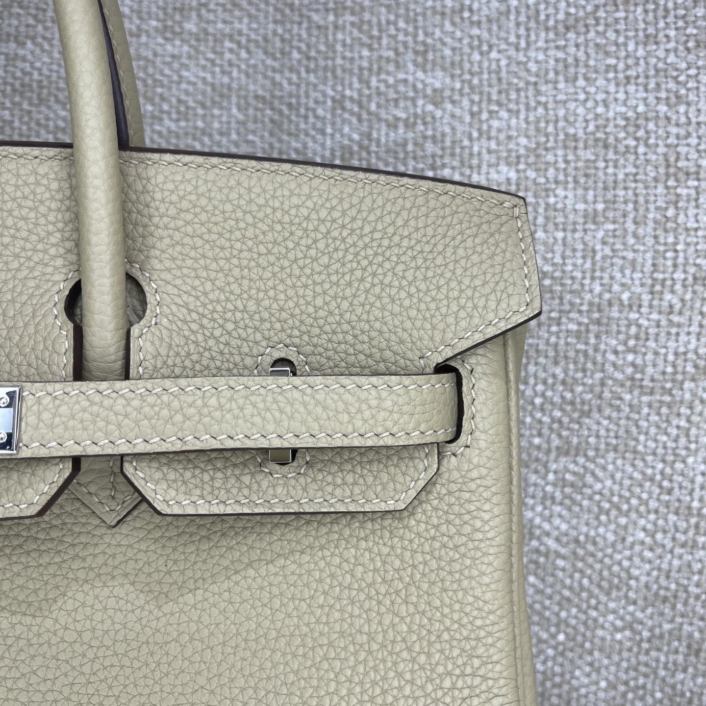 Hermès Model: Birkin 25 Color: Trench Gray with Silver Hardware Dimensions: 25cm x 20cm x 13cm