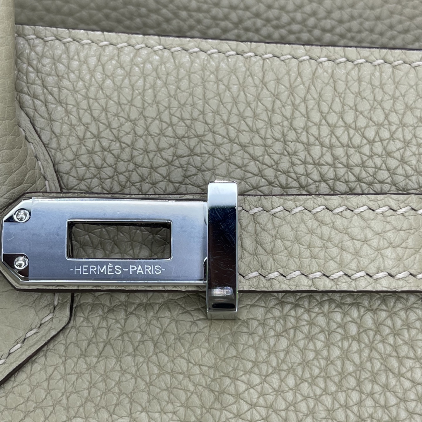 Hermès Model: Birkin 25 Color: Trench Gray with Silver Hardware Dimensions: 25cm x 20cm x 13cm